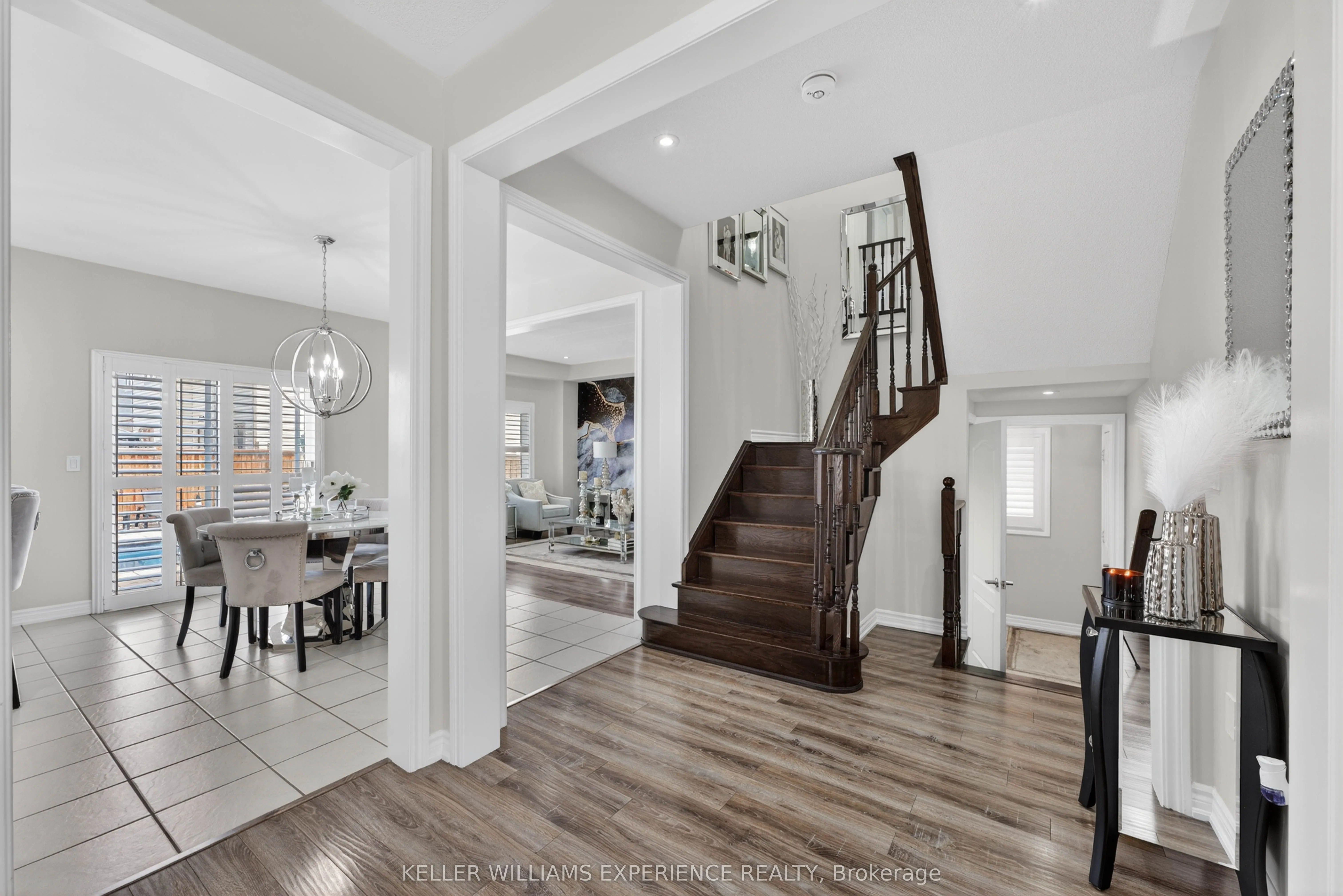 105 DECAROLIS Crescent