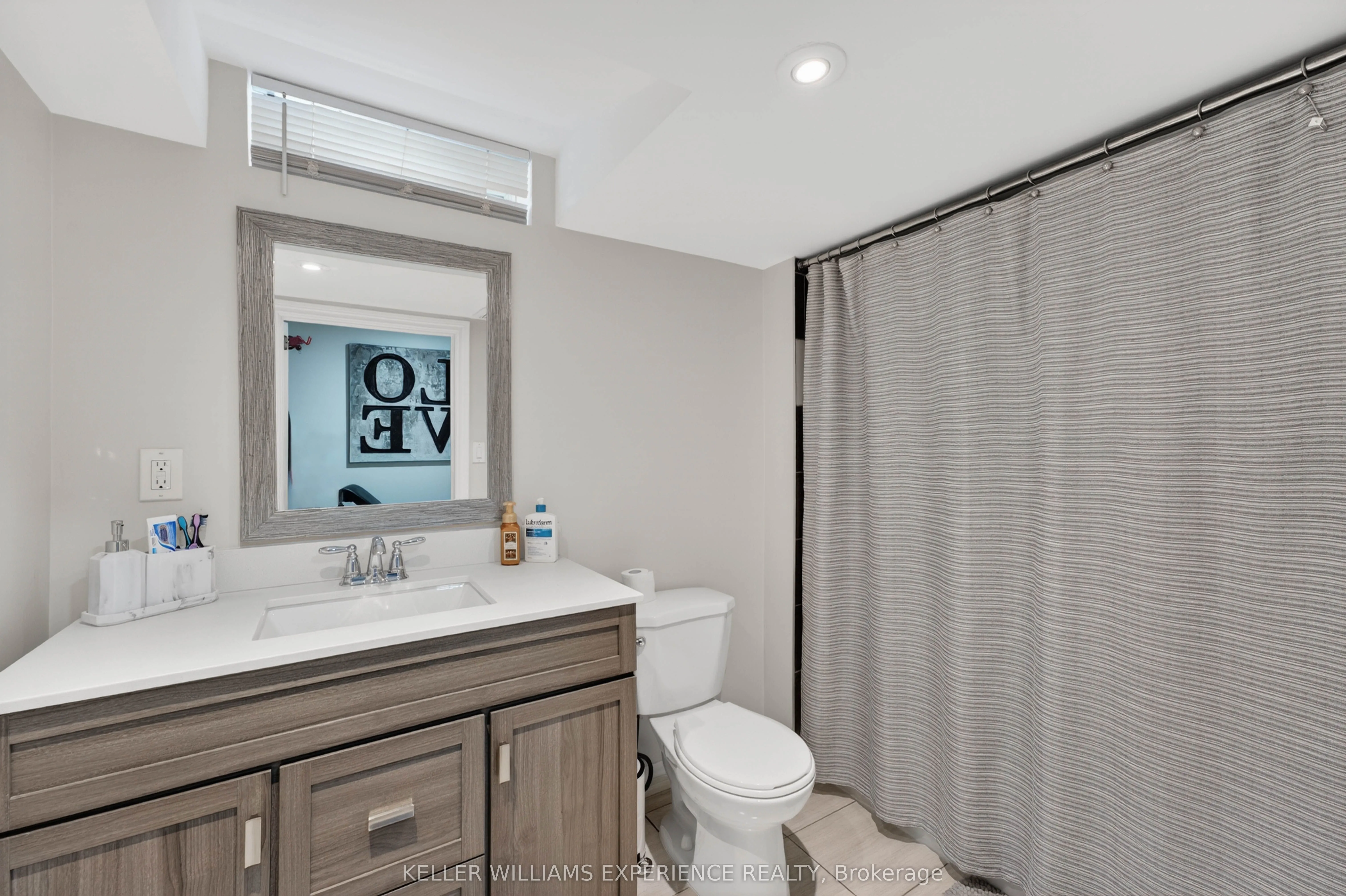 105 DECAROLIS Crescent