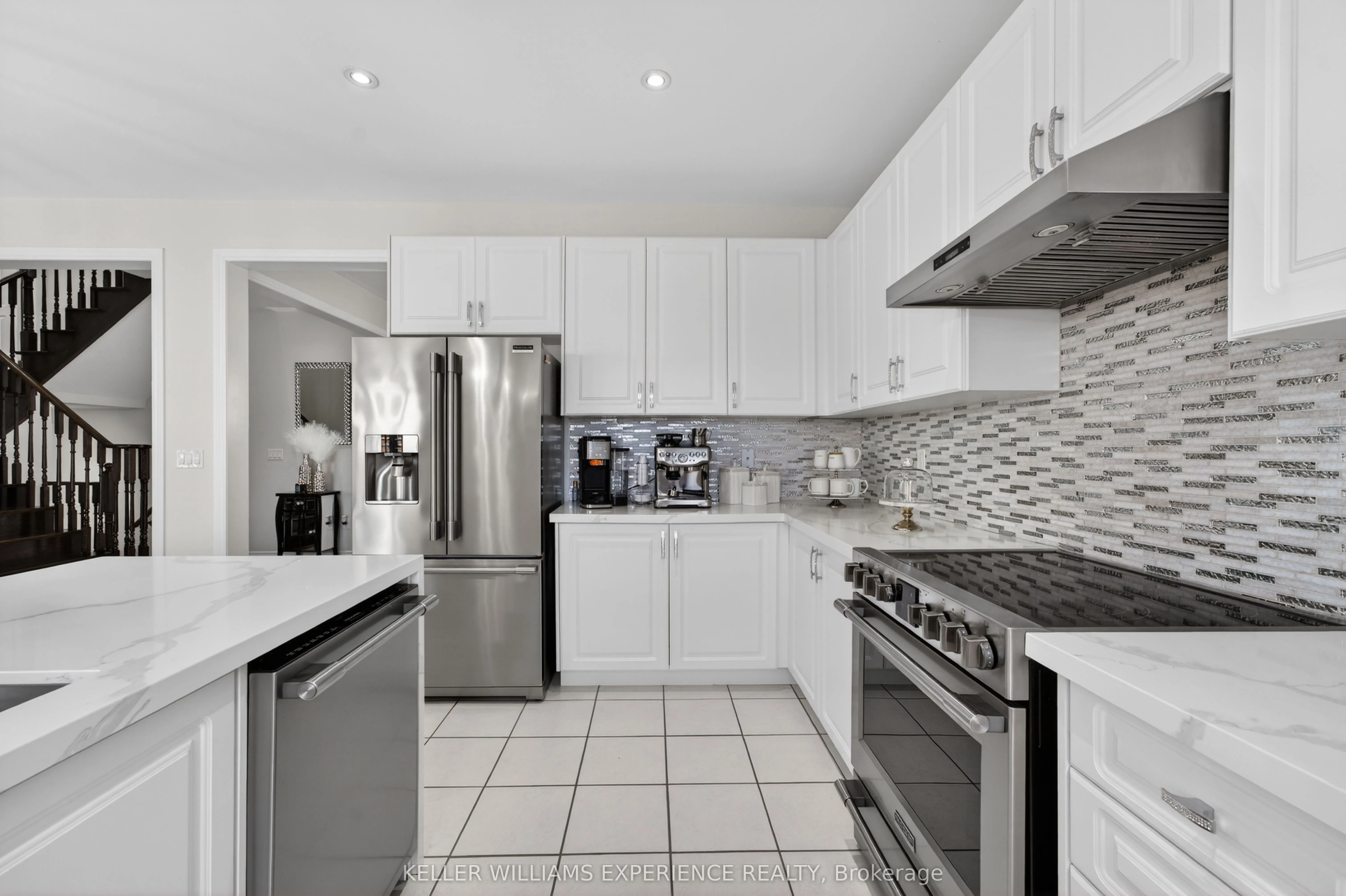 105 DECAROLIS Crescent
