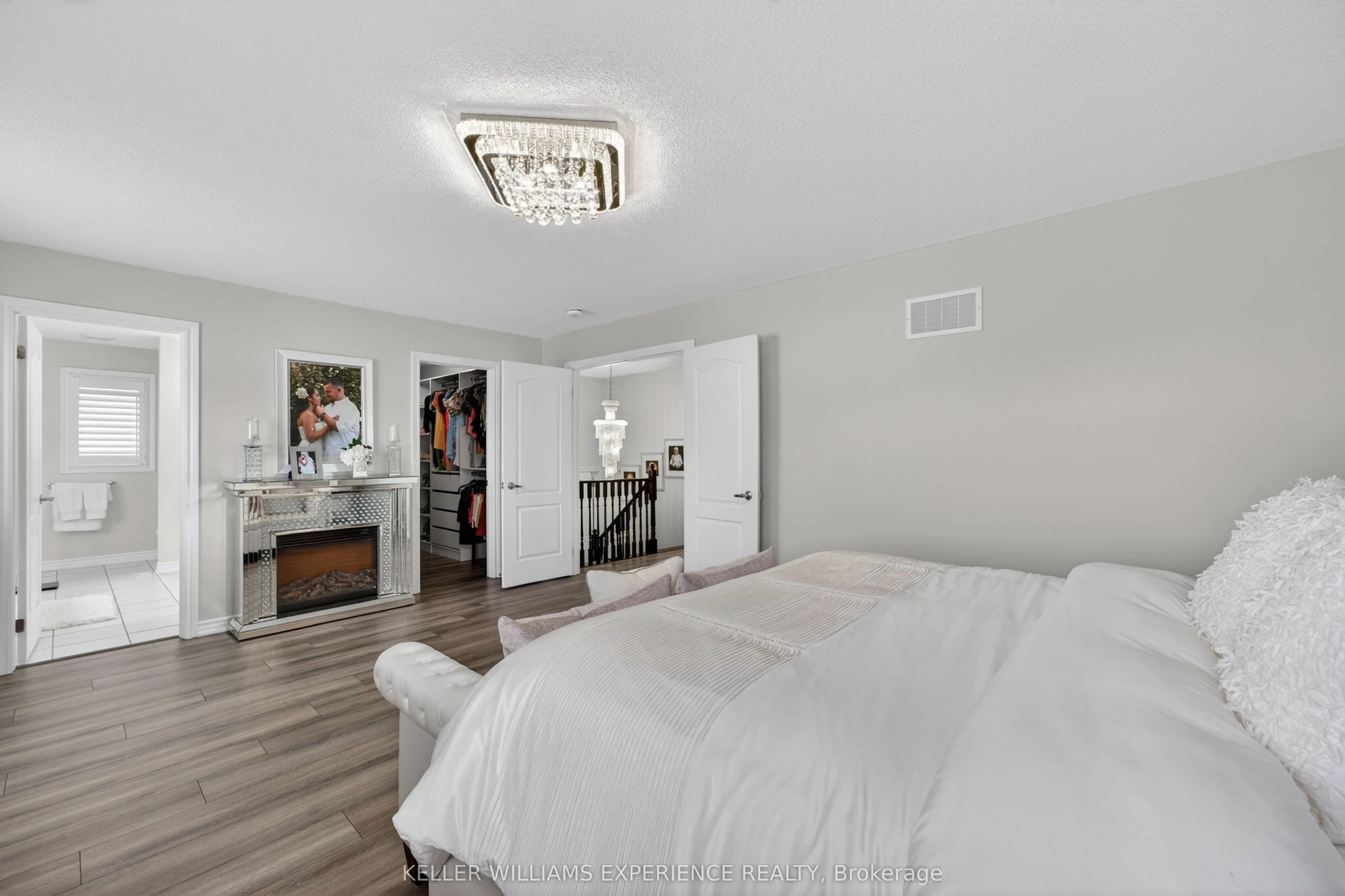 105 DECAROLIS Crescent