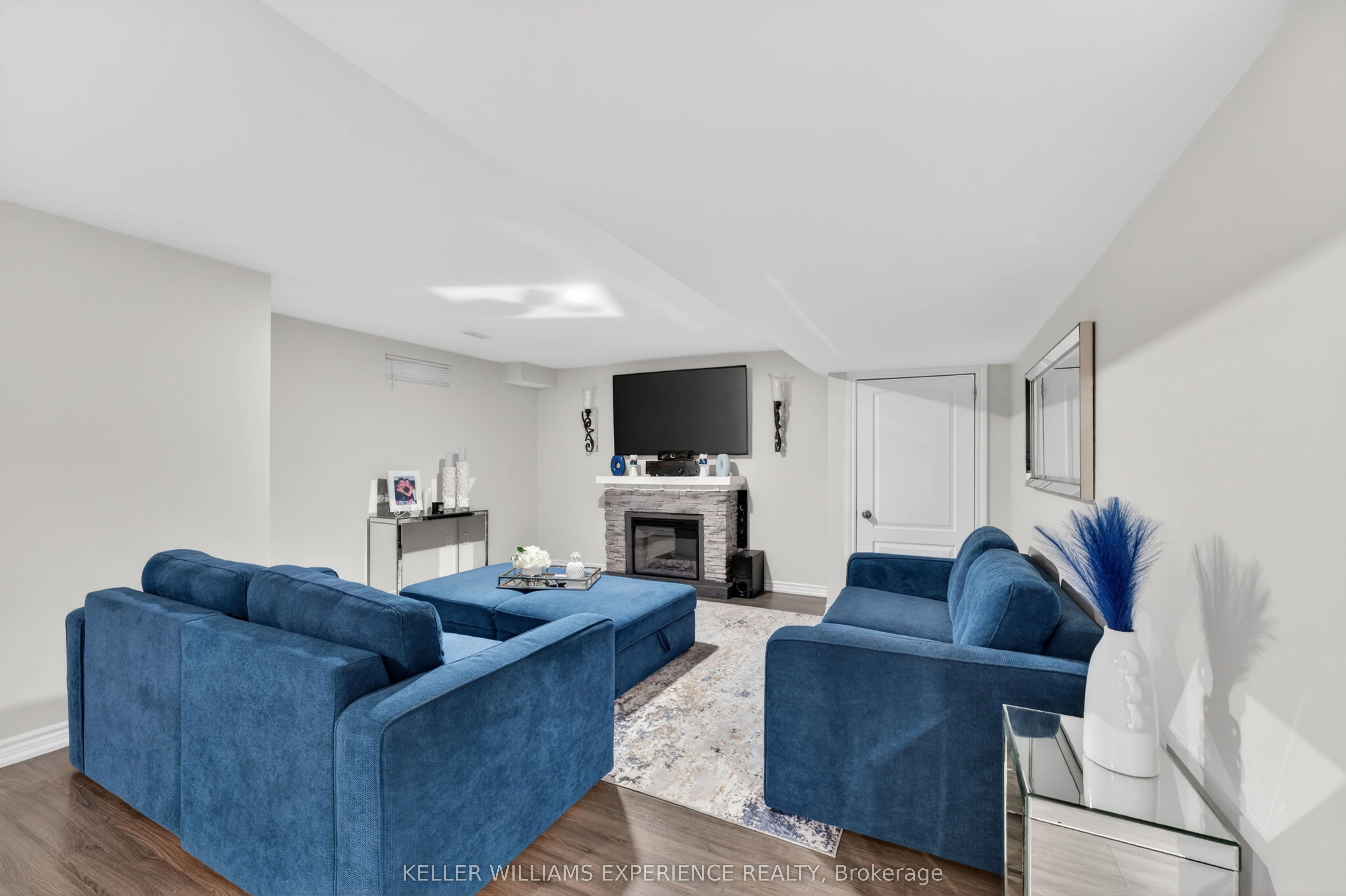 105 DECAROLIS Crescent