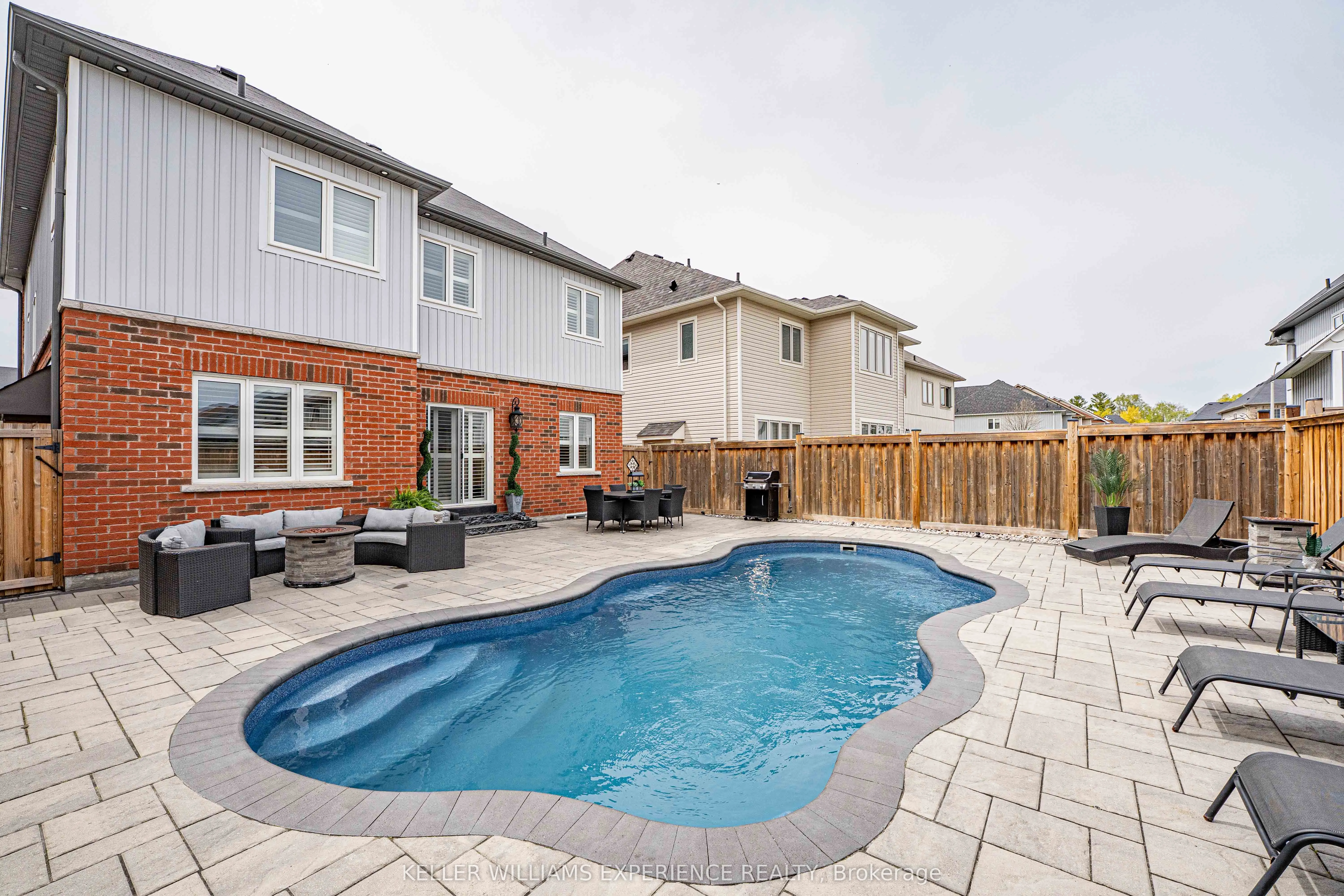 105 DECAROLIS Crescent