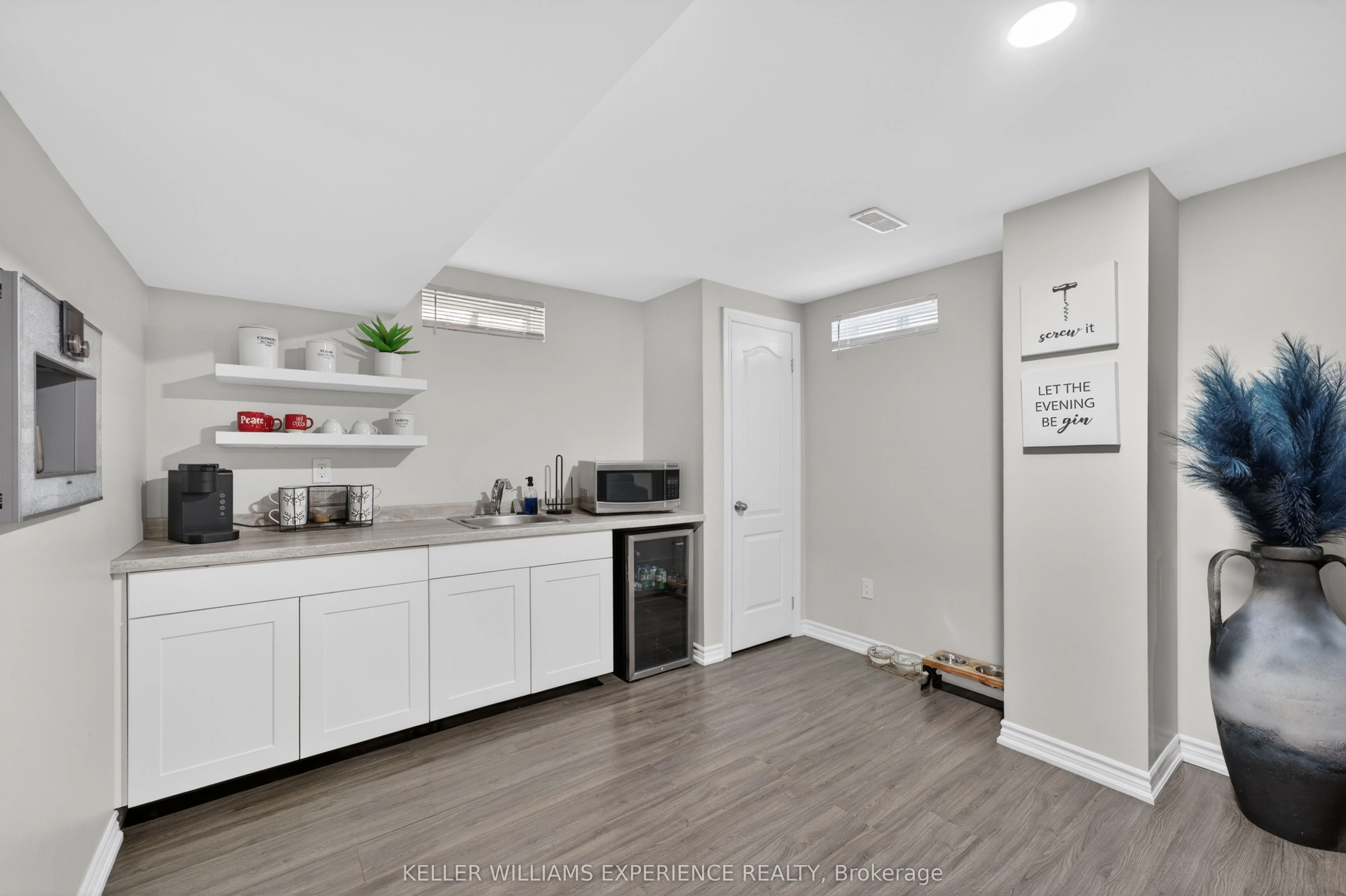 105 DECAROLIS Crescent