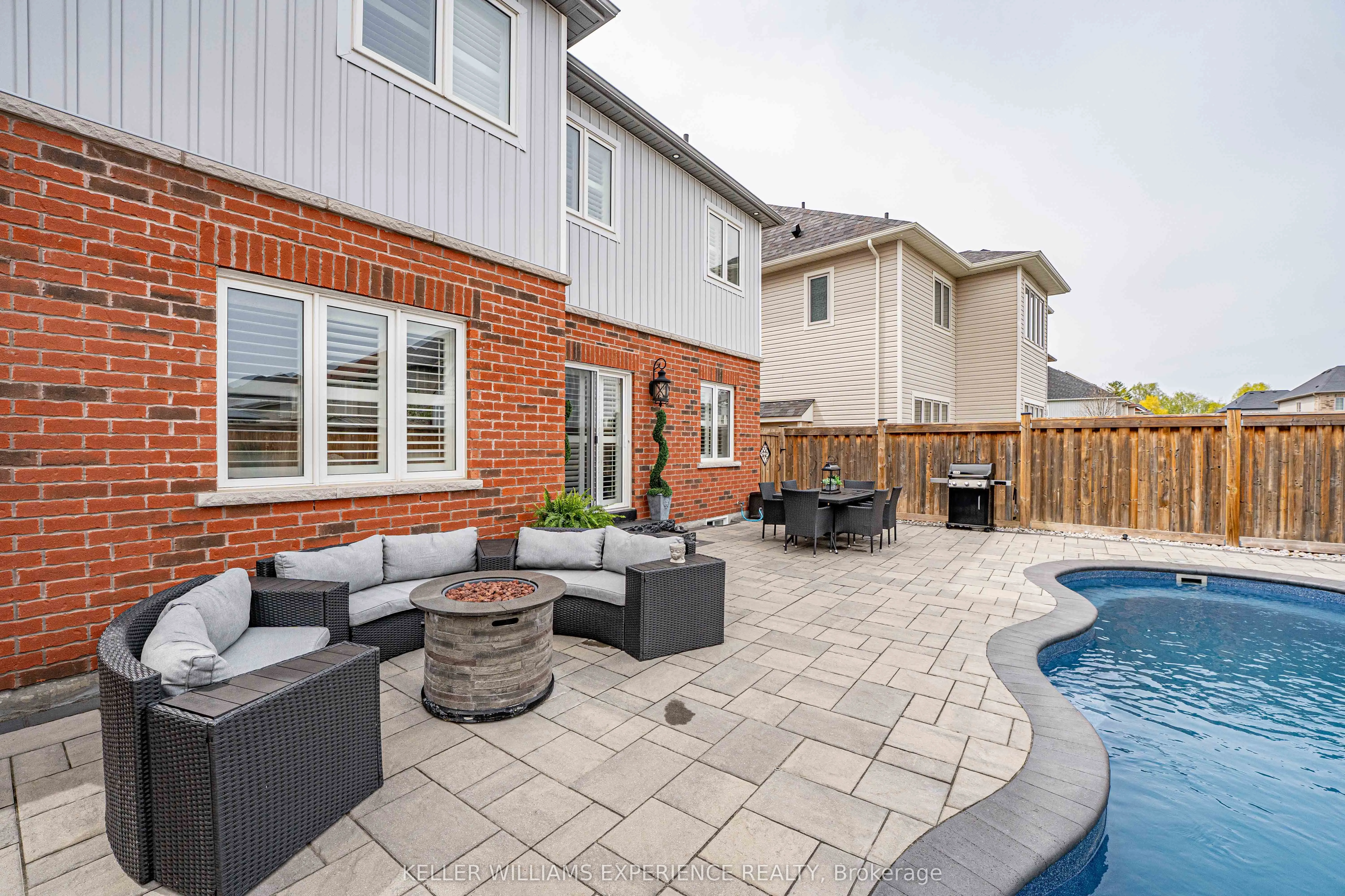 105 DECAROLIS Crescent