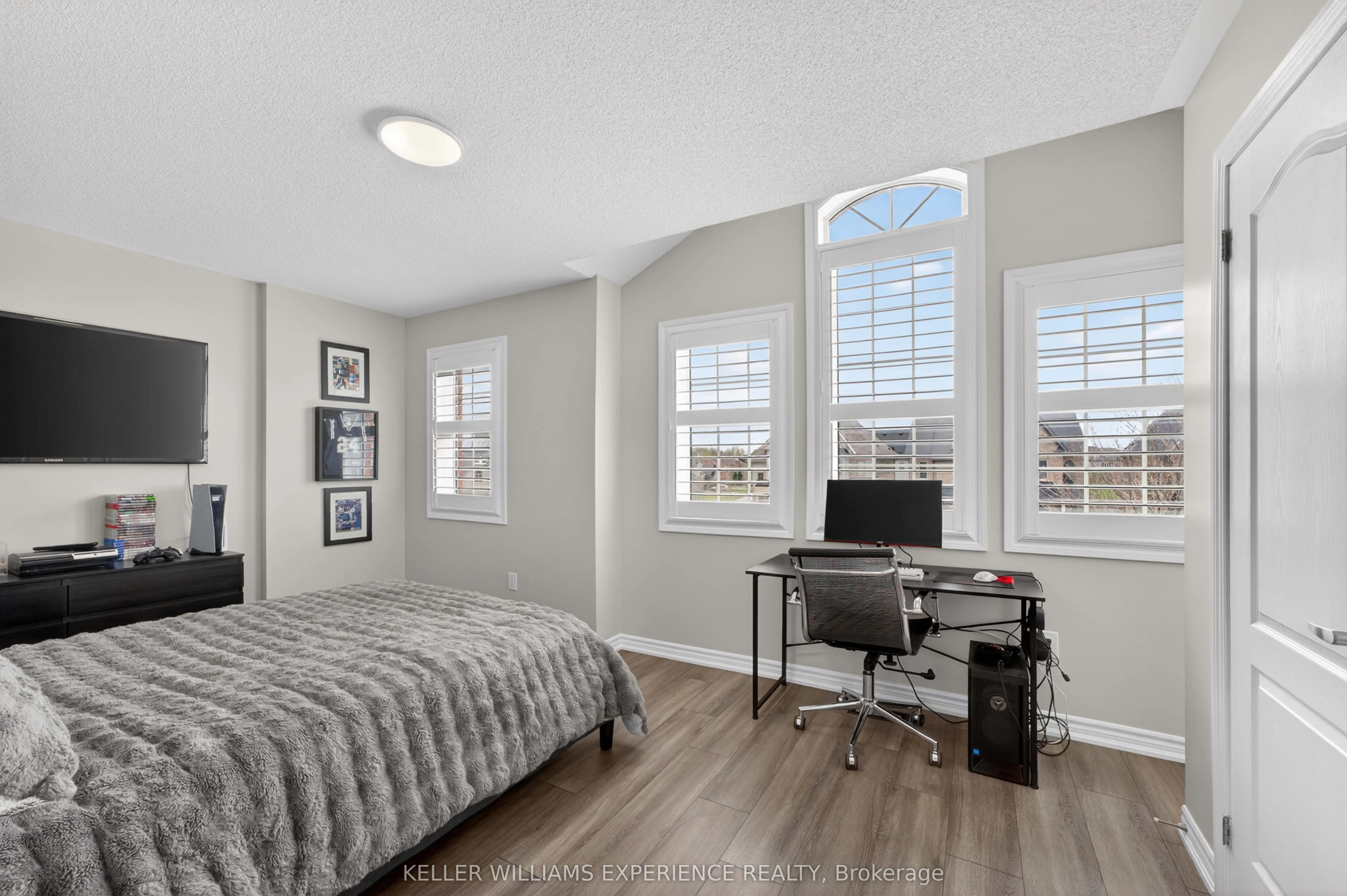 105 DECAROLIS Crescent