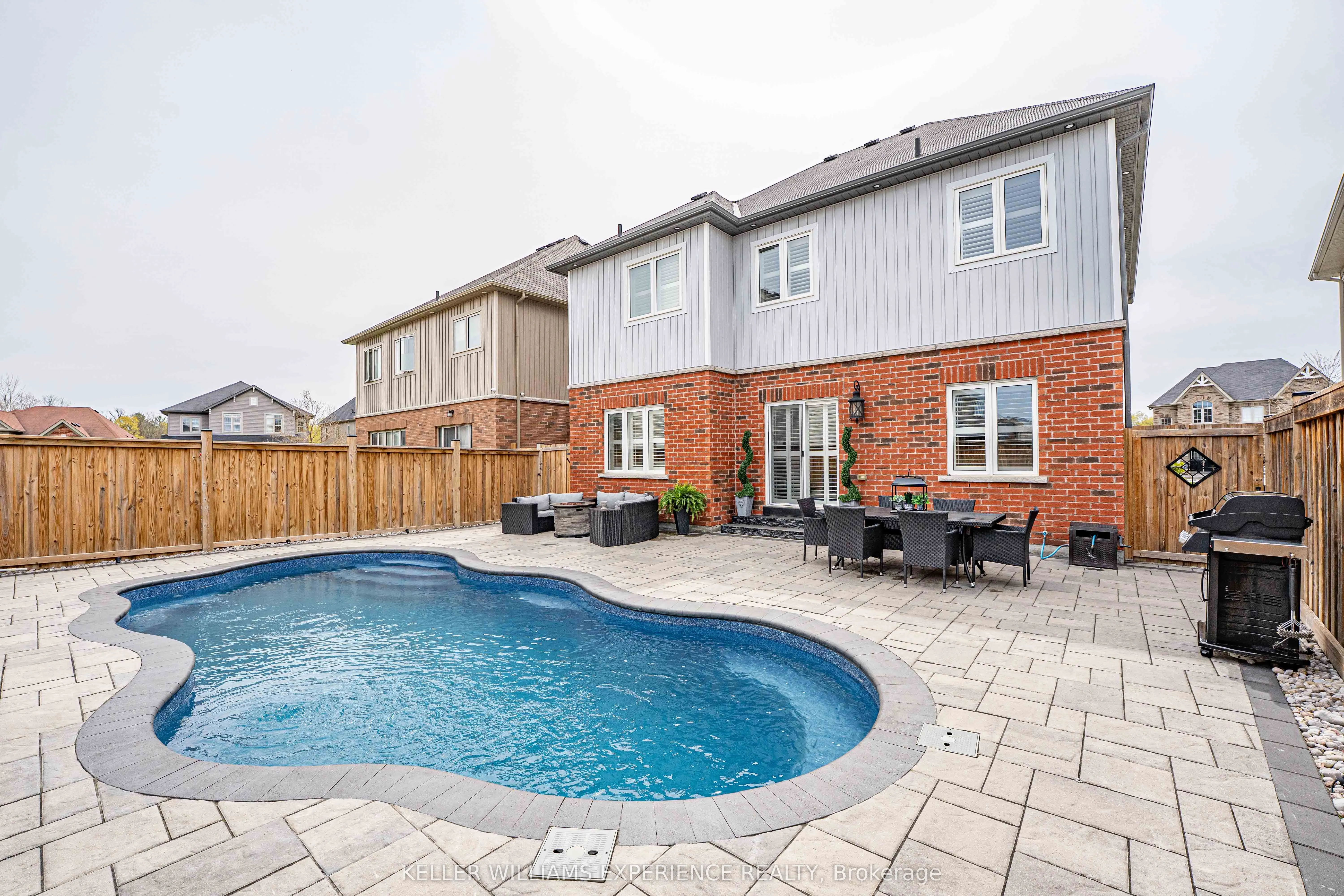 105 DECAROLIS Crescent