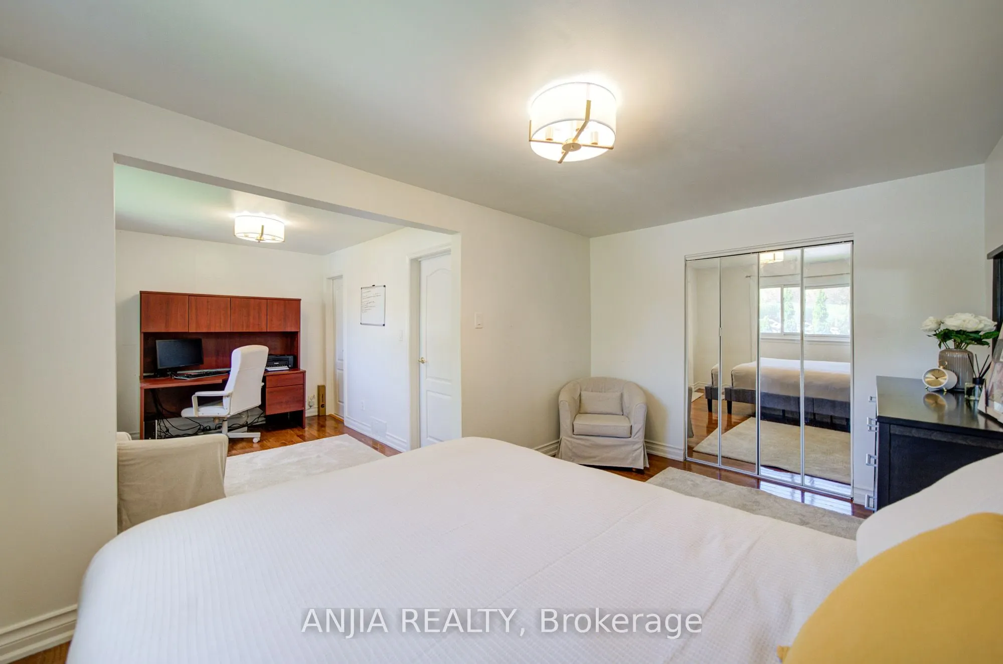 24 Friar Tuck Road