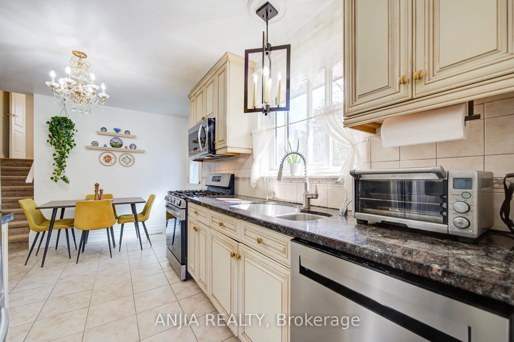 24 Friar Tuck Road