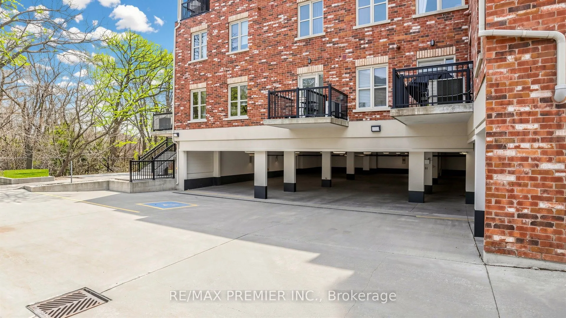 9589 Keele Street #106