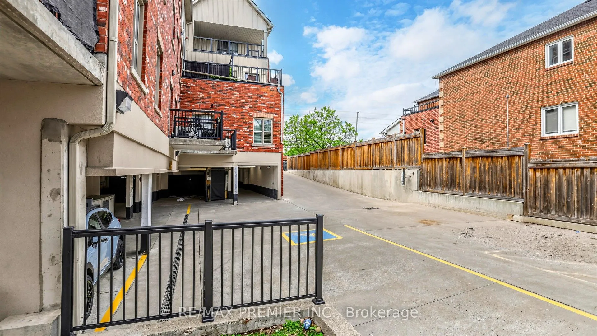 9589 Keele Street #106