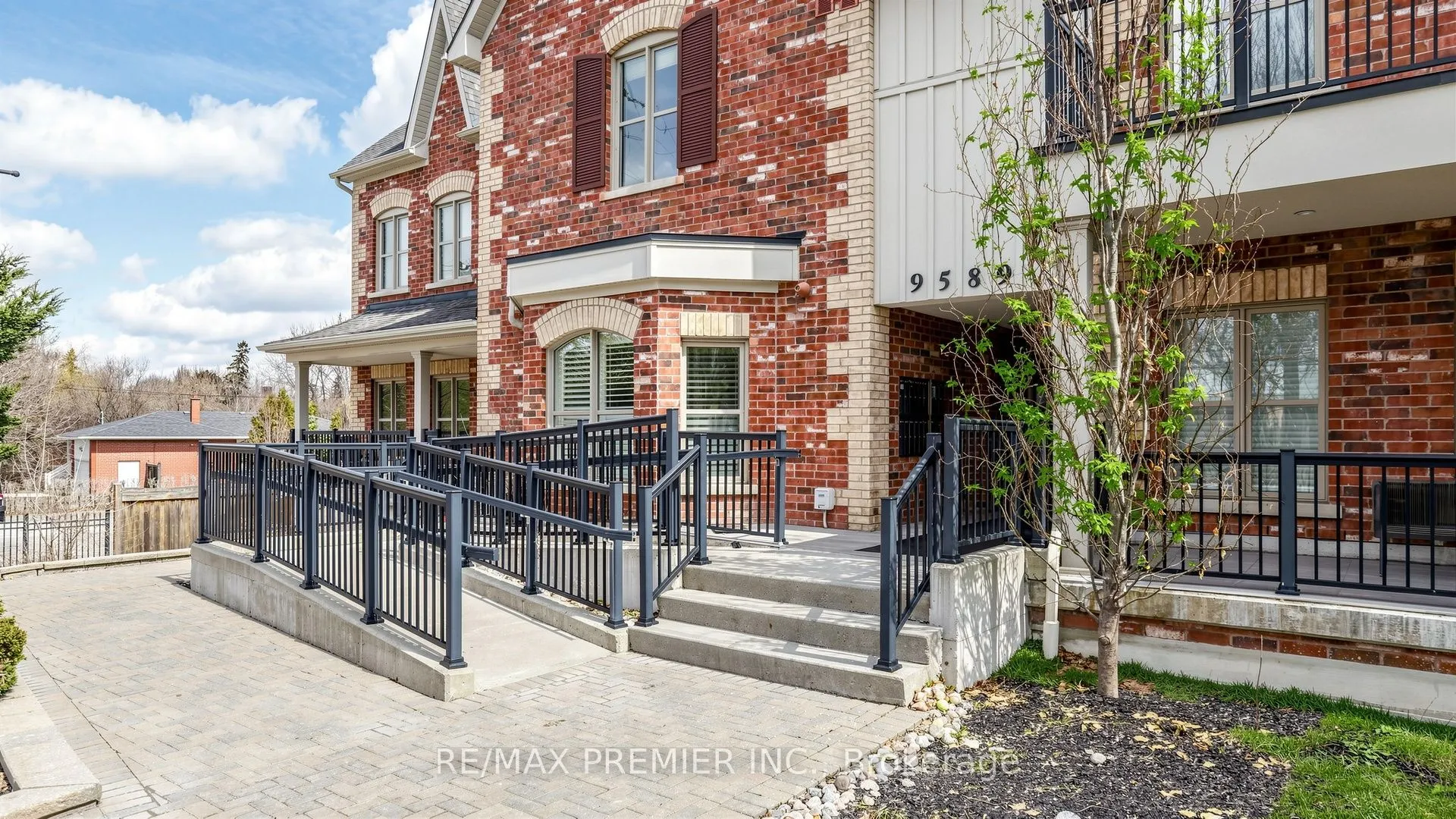 9589 Keele Street #106
