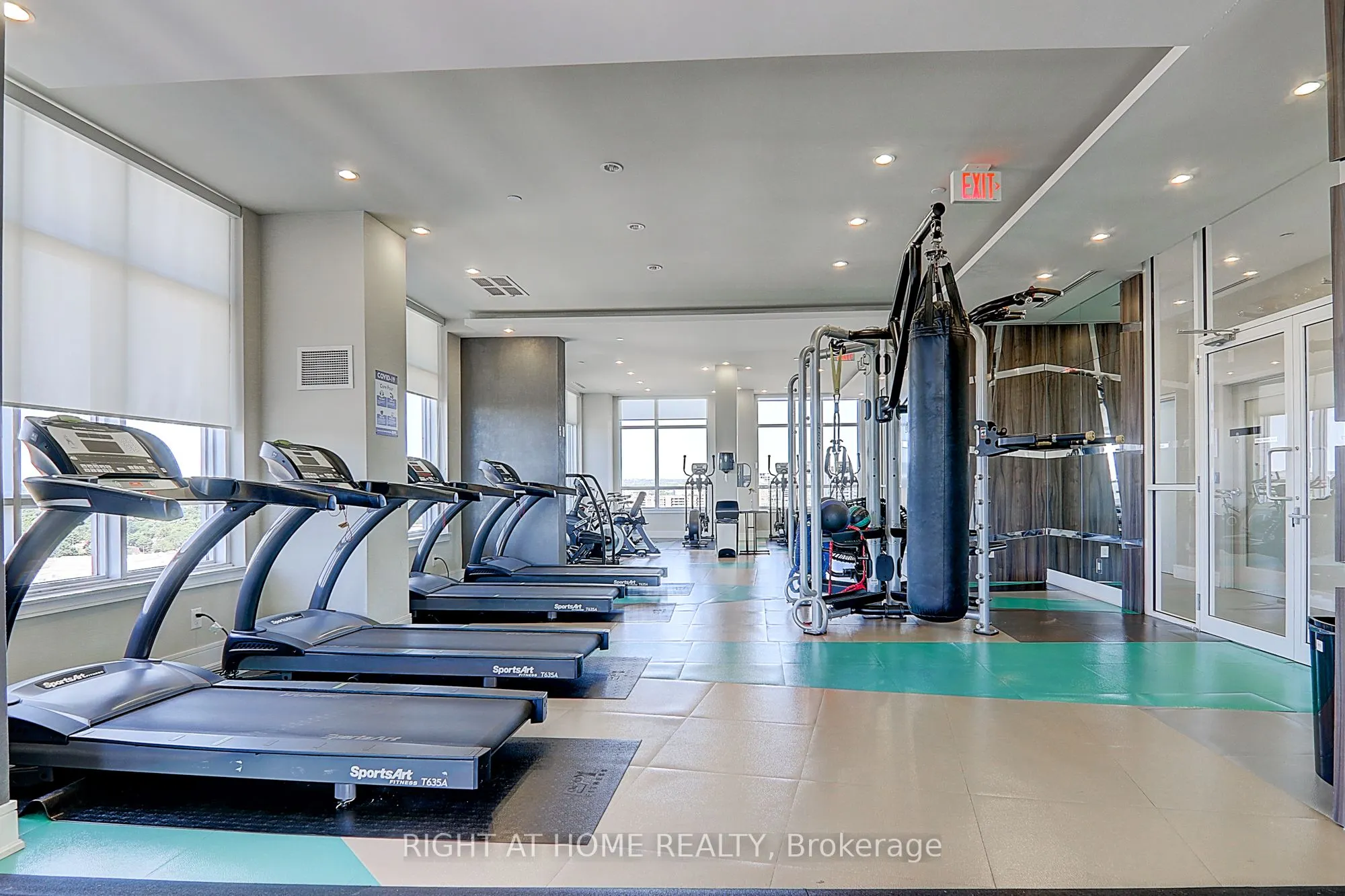 9201 YONGE Street #205