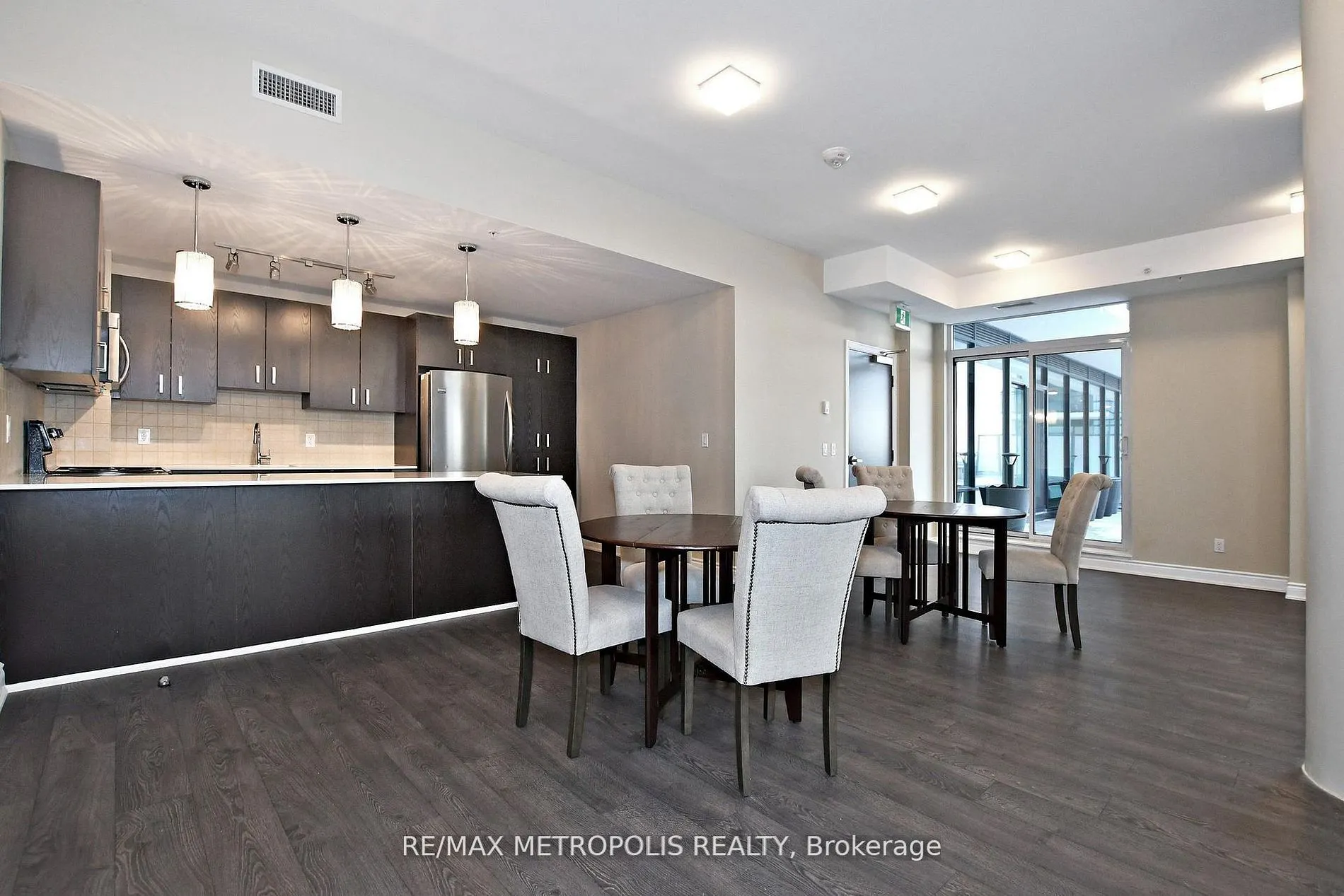 11611 Yonge Street #809
