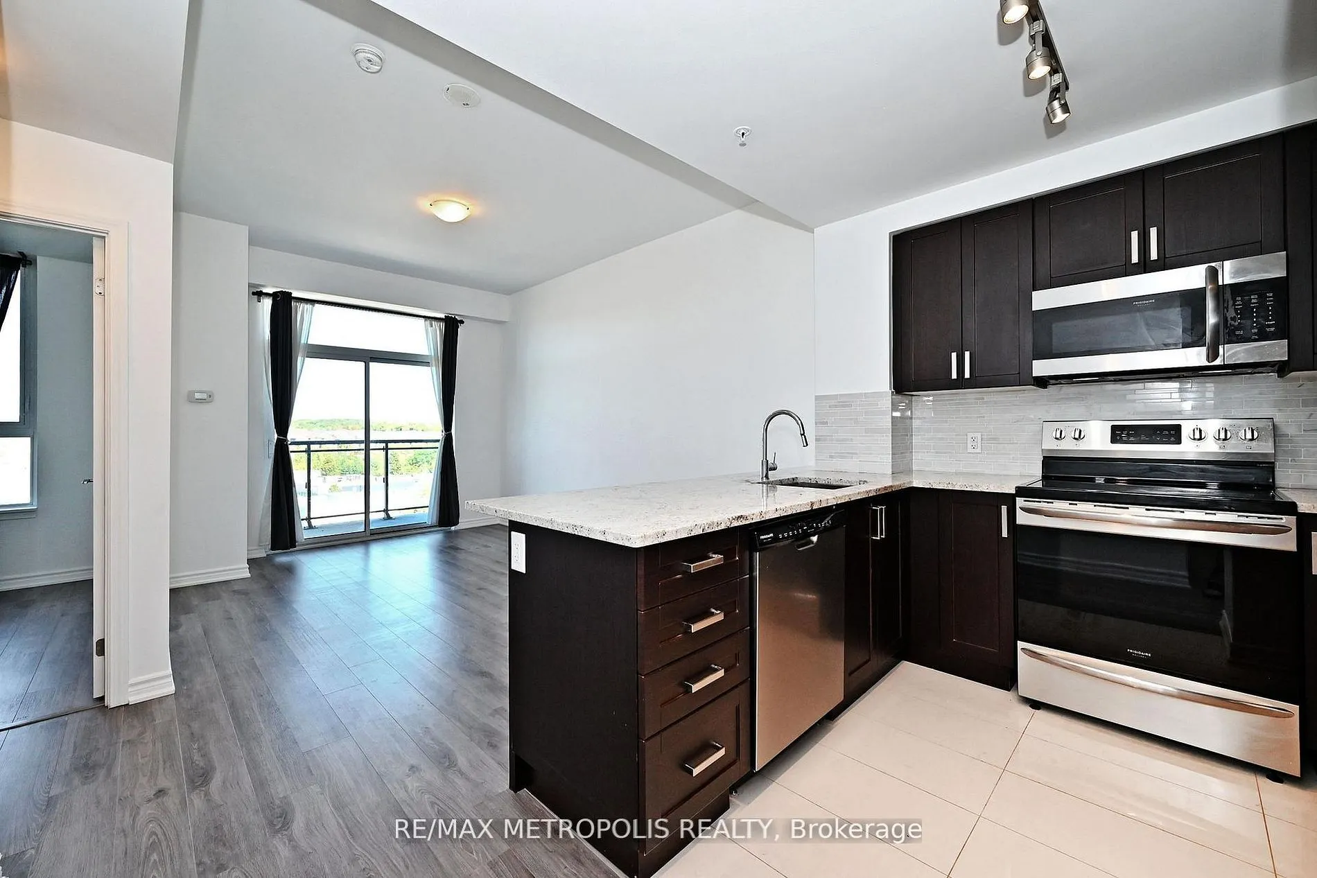 11611 Yonge Street #809