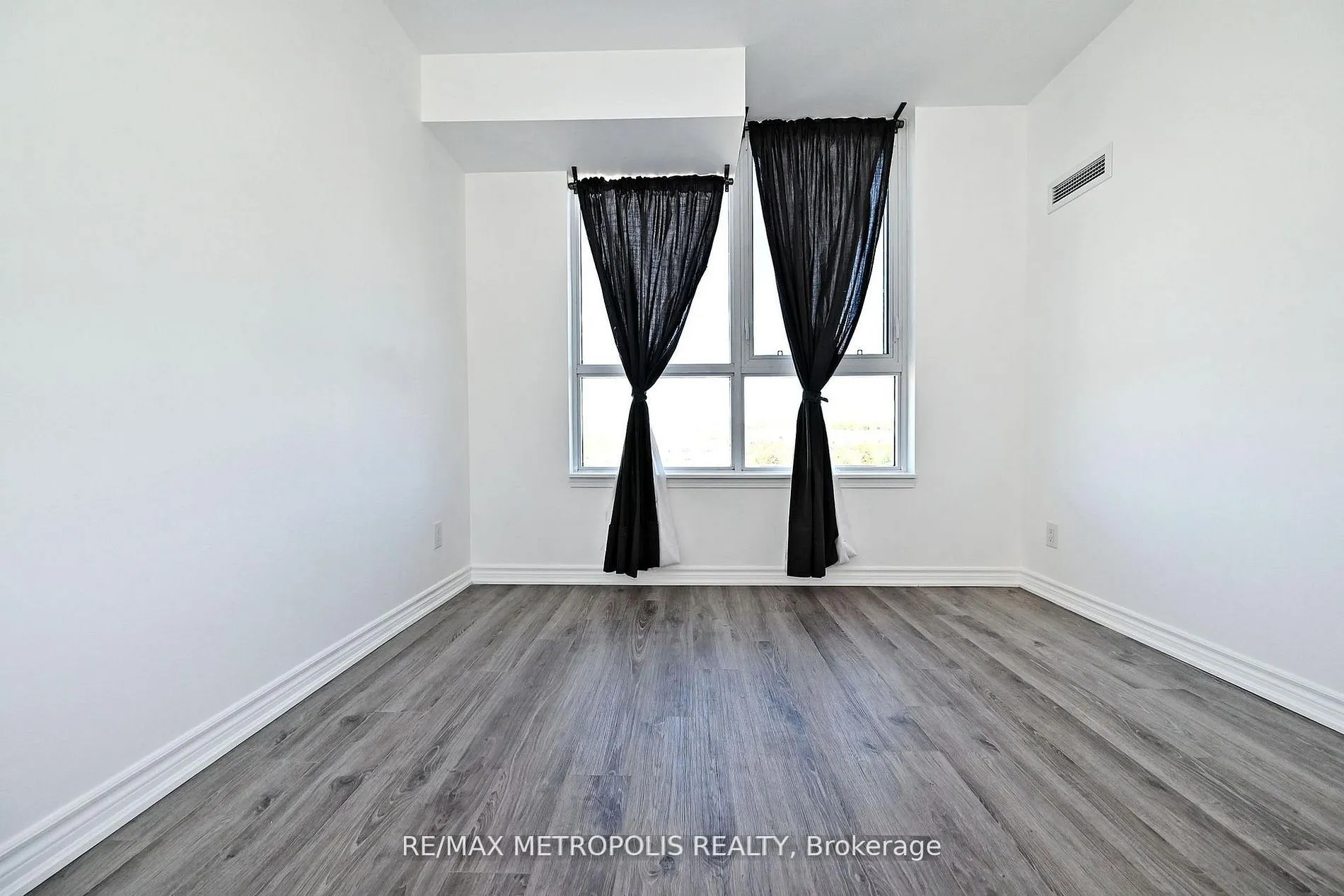 11611 Yonge Street #809