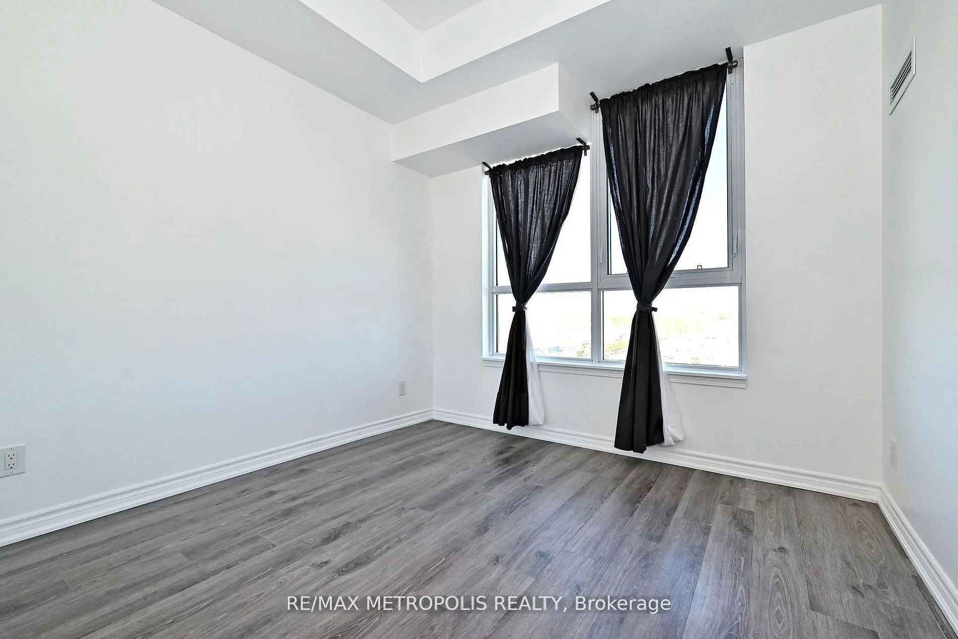 11611 Yonge Street #809