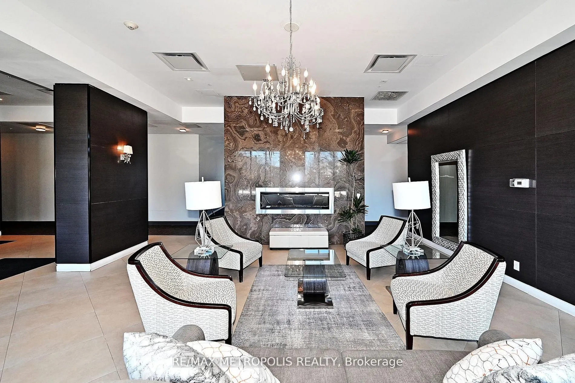 11611 Yonge Street #809
