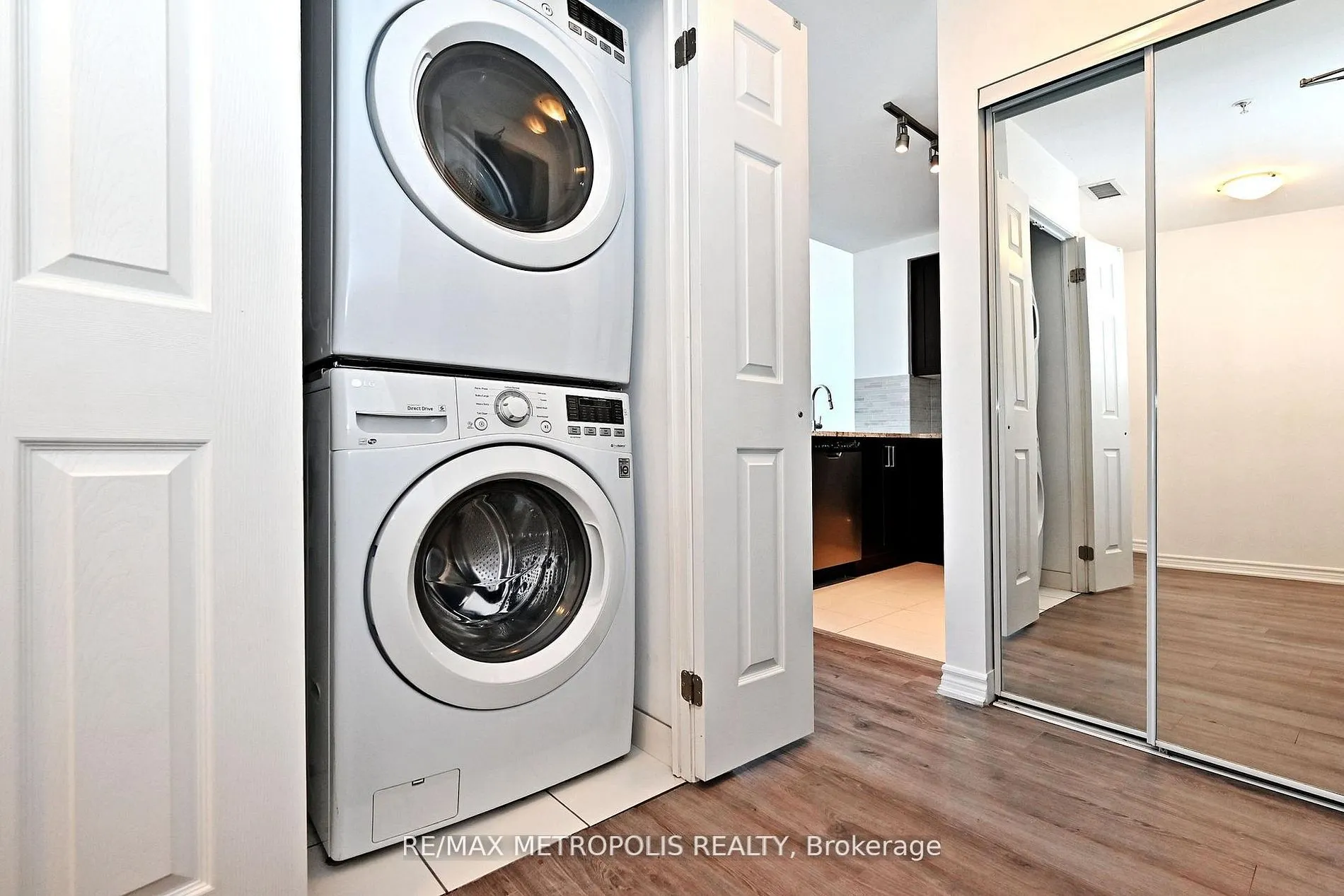 11611 Yonge Street #809