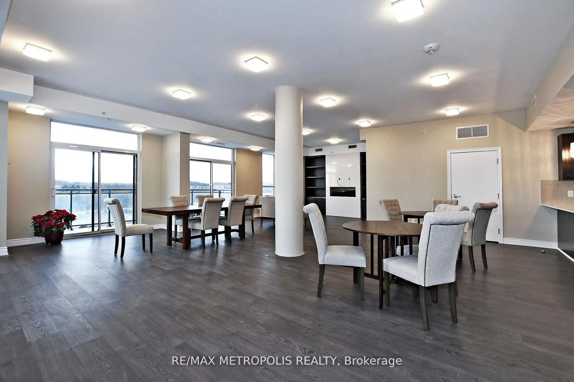 11611 Yonge Street #809