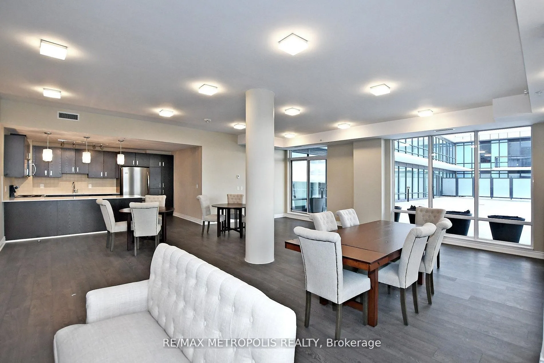 11611 Yonge Street #809