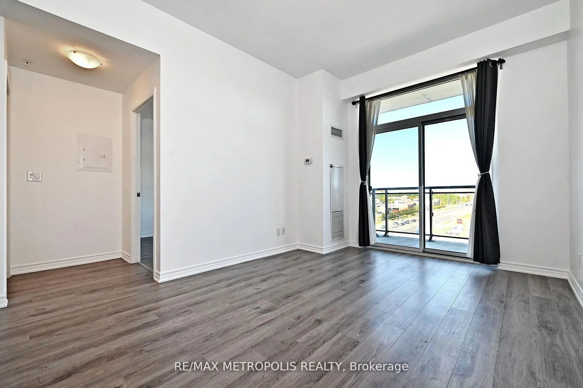 11611 Yonge Street #809