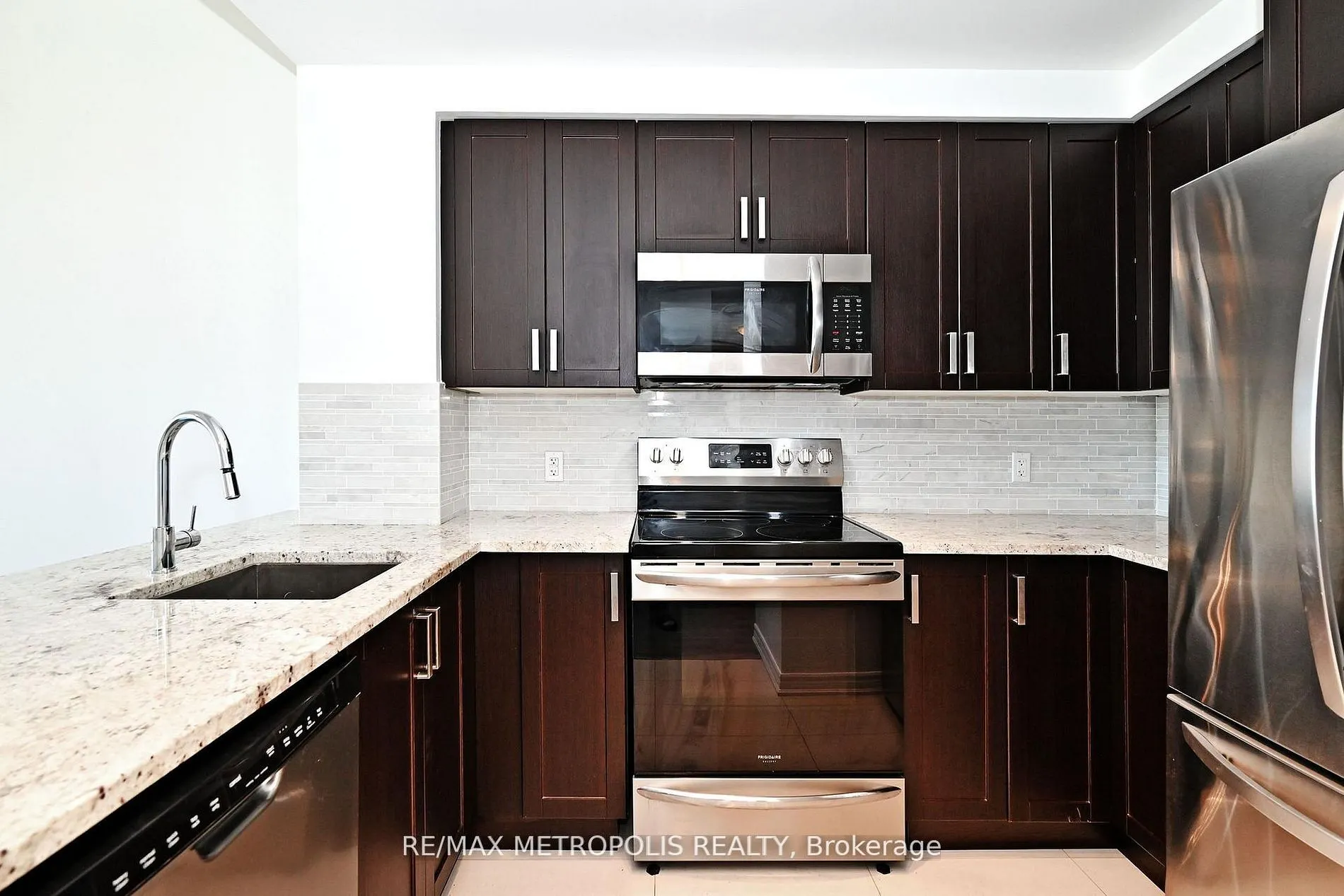 11611 Yonge Street #809
