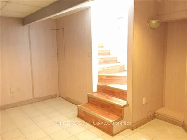 104 Gordon Rowe Crescent #Lower
