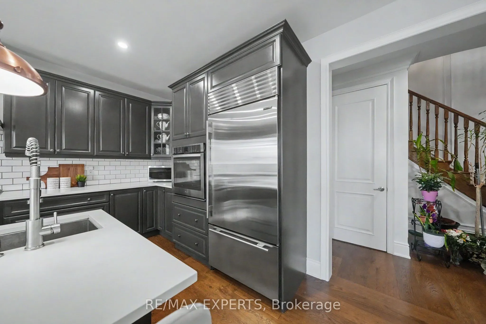 74 Dunrobin Crescent