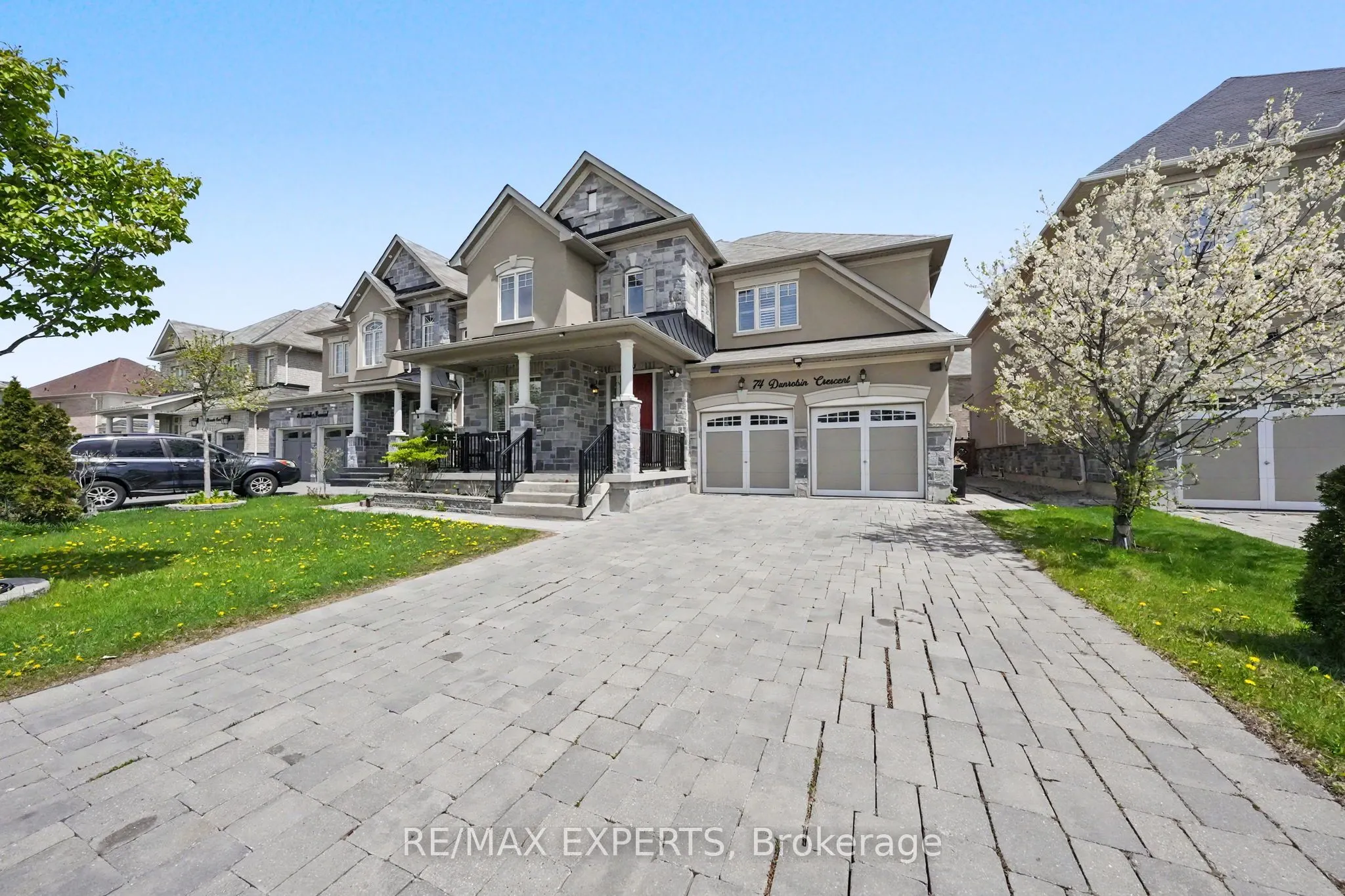 74 Dunrobin Crescent
