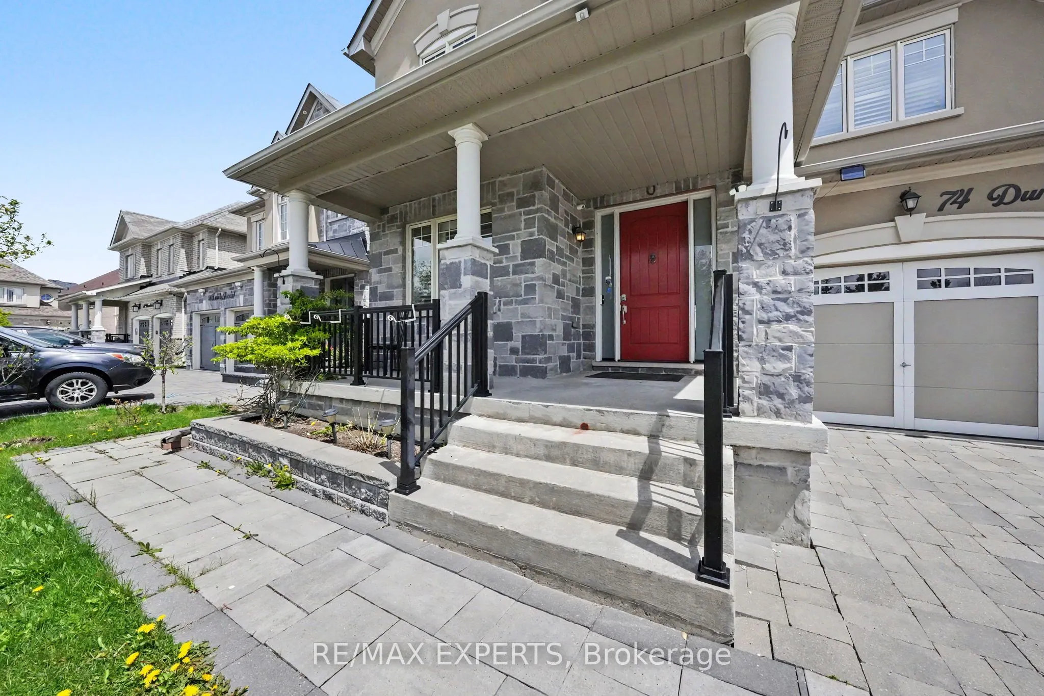 74 Dunrobin Crescent