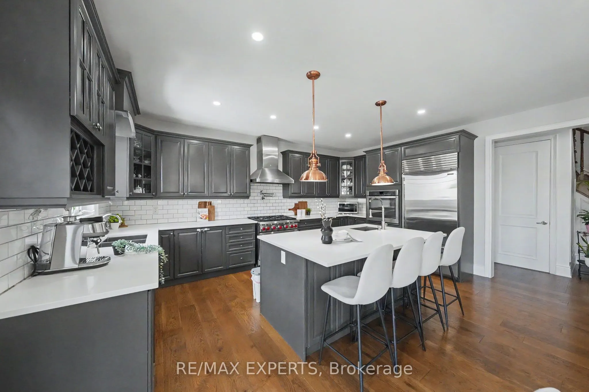74 Dunrobin Crescent
