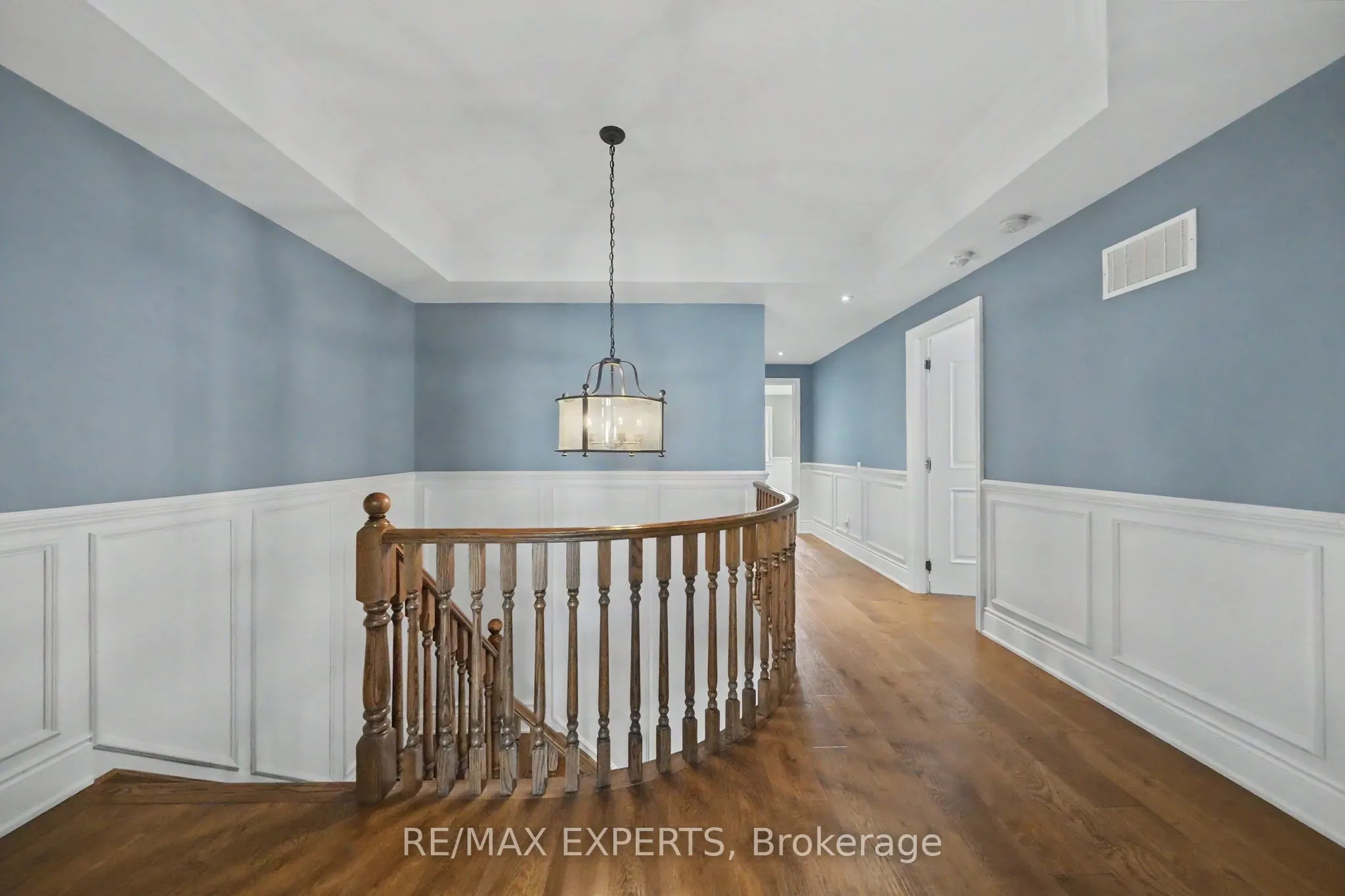 74 Dunrobin Crescent