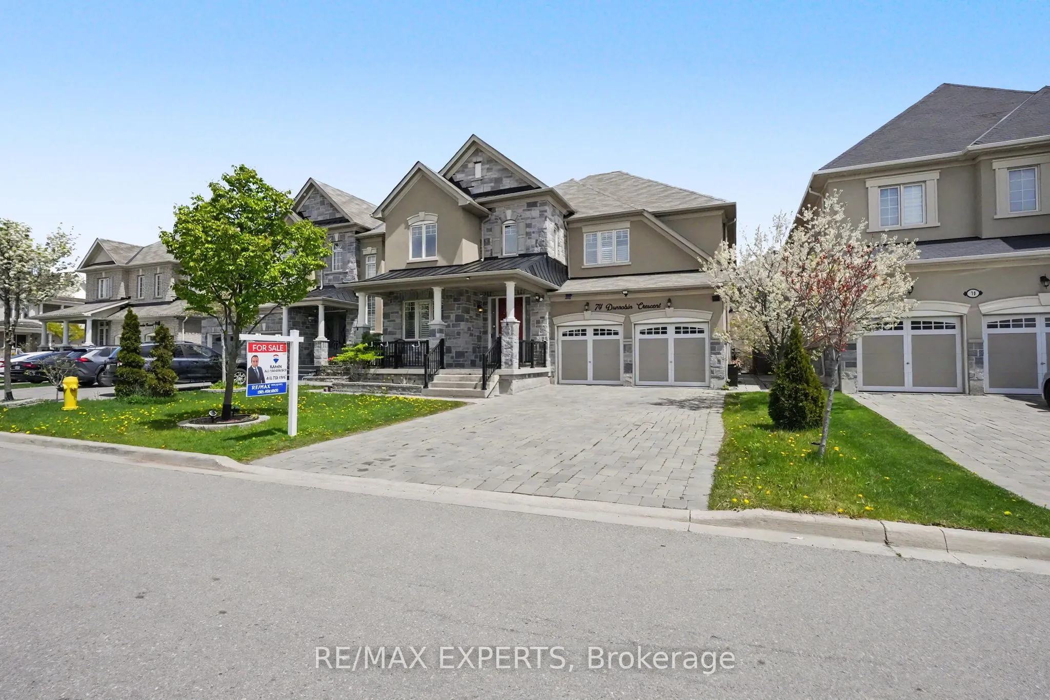 74 Dunrobin Crescent