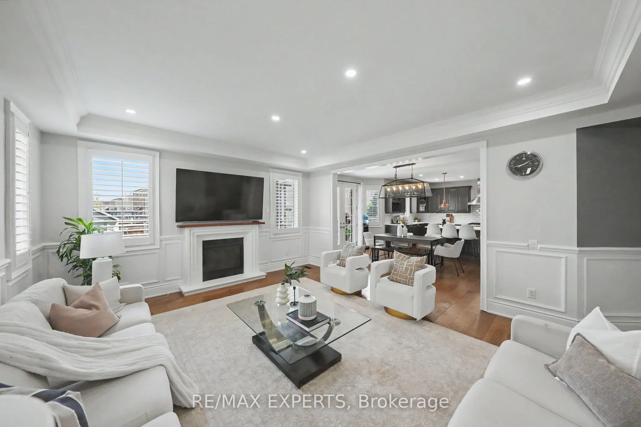 74 Dunrobin Crescent