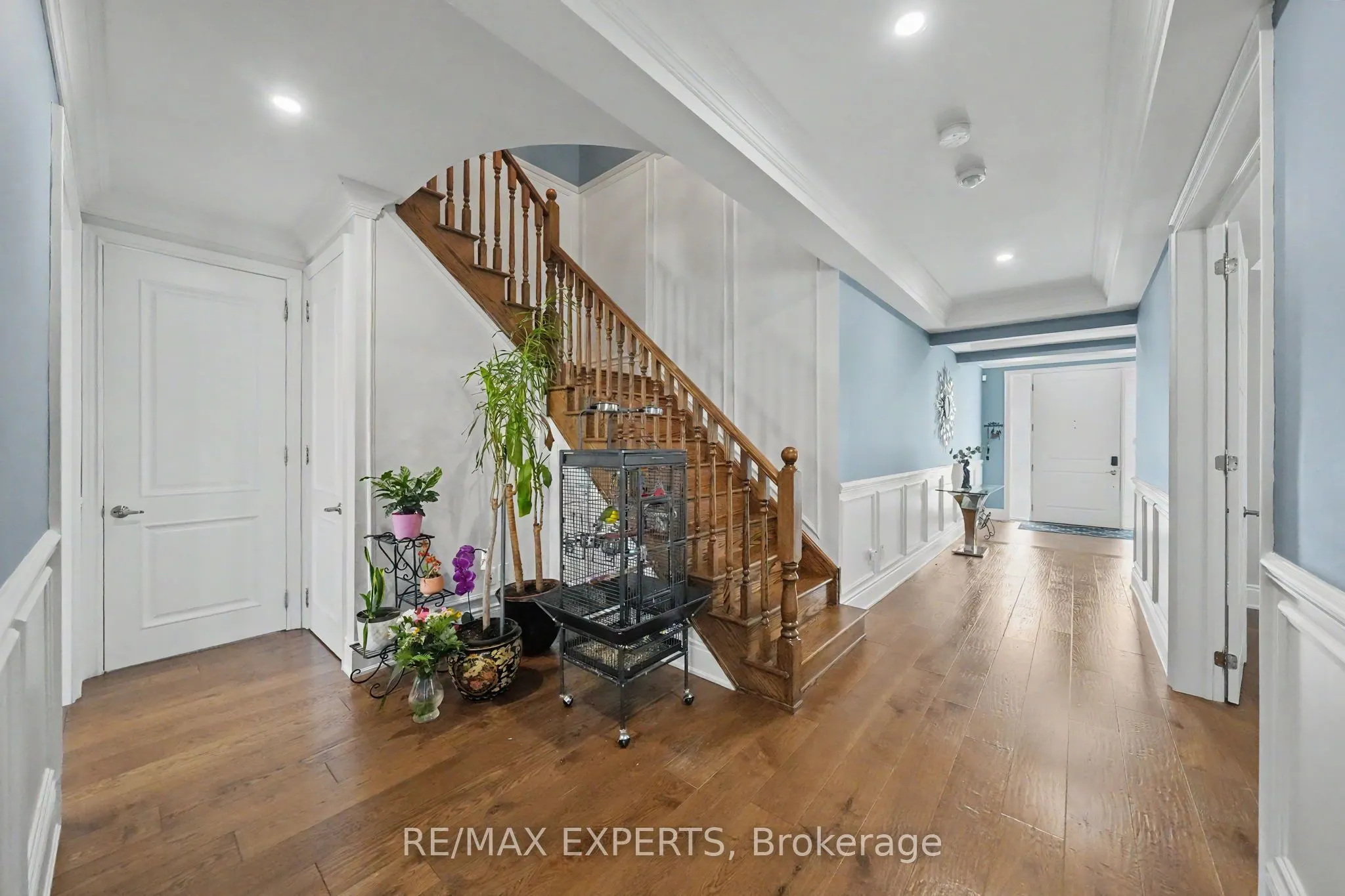 74 Dunrobin Crescent
