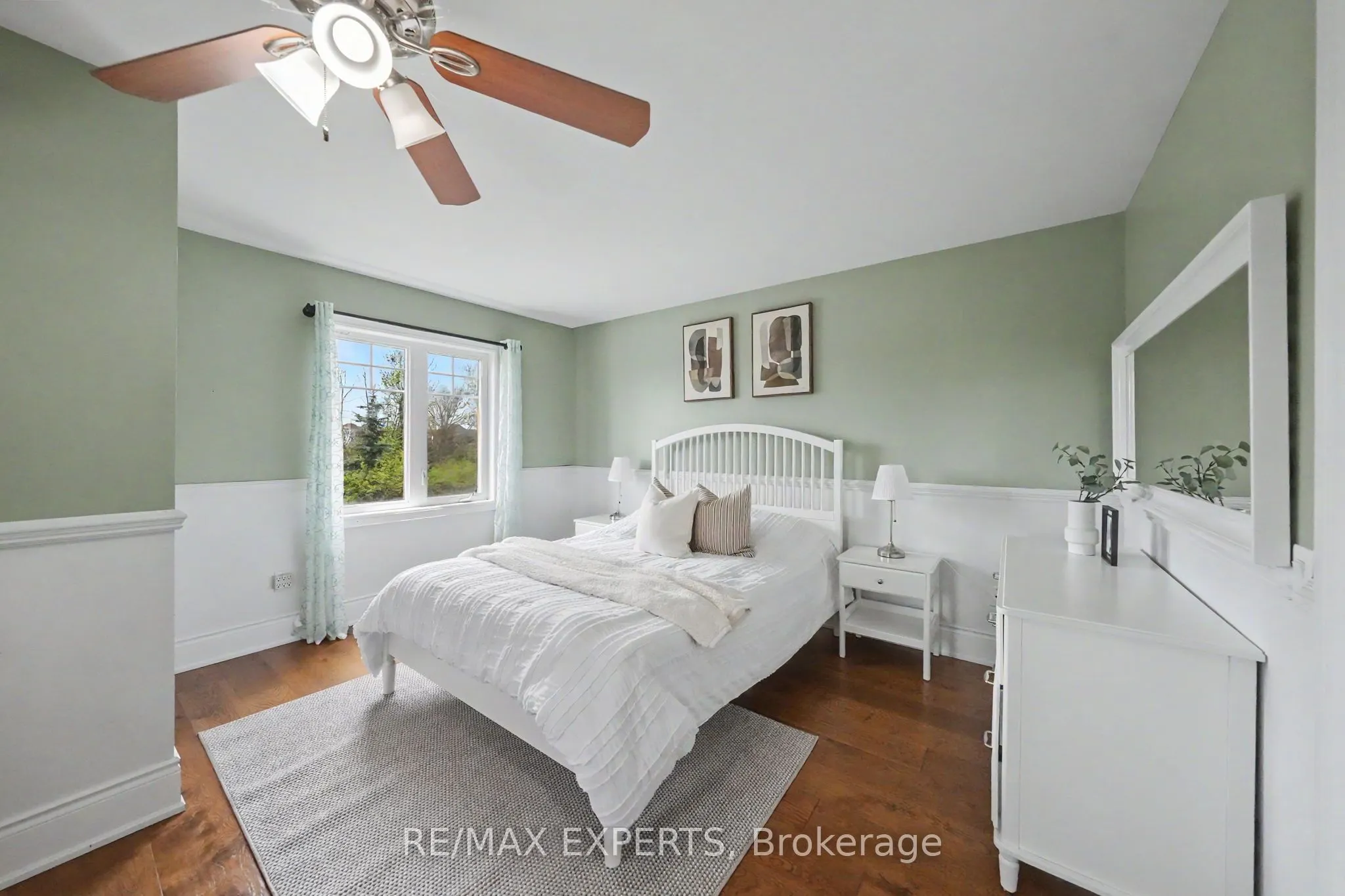 74 Dunrobin Crescent