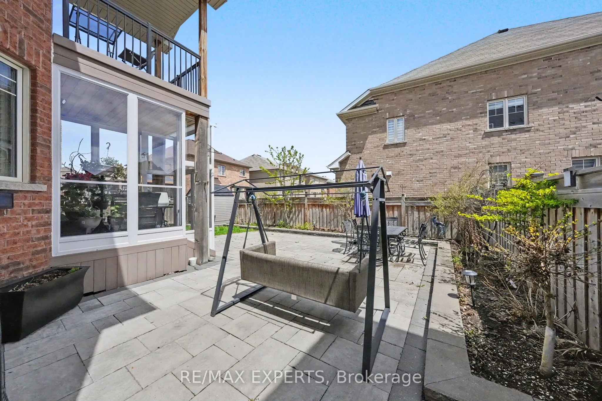 74 Dunrobin Crescent