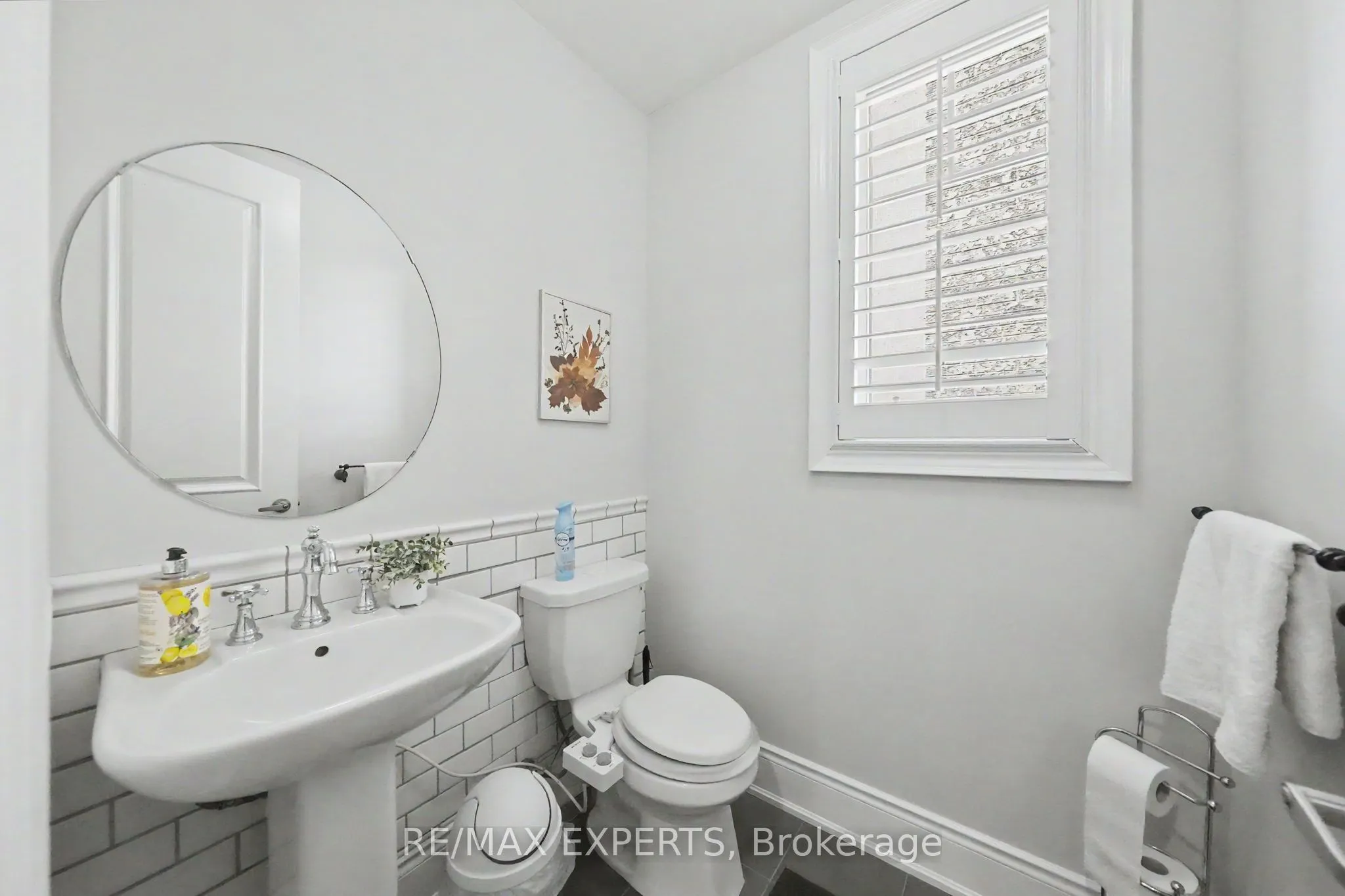 74 Dunrobin Crescent