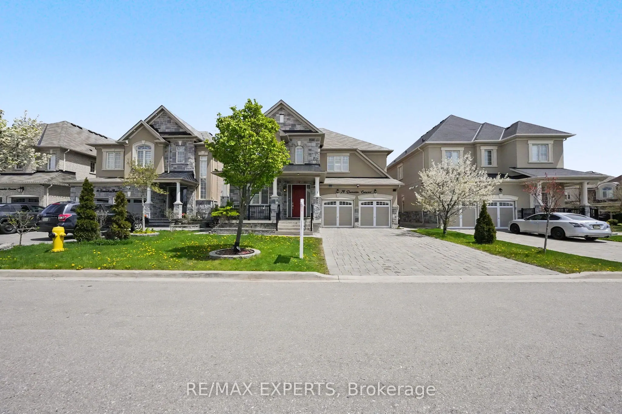 74 Dunrobin Crescent