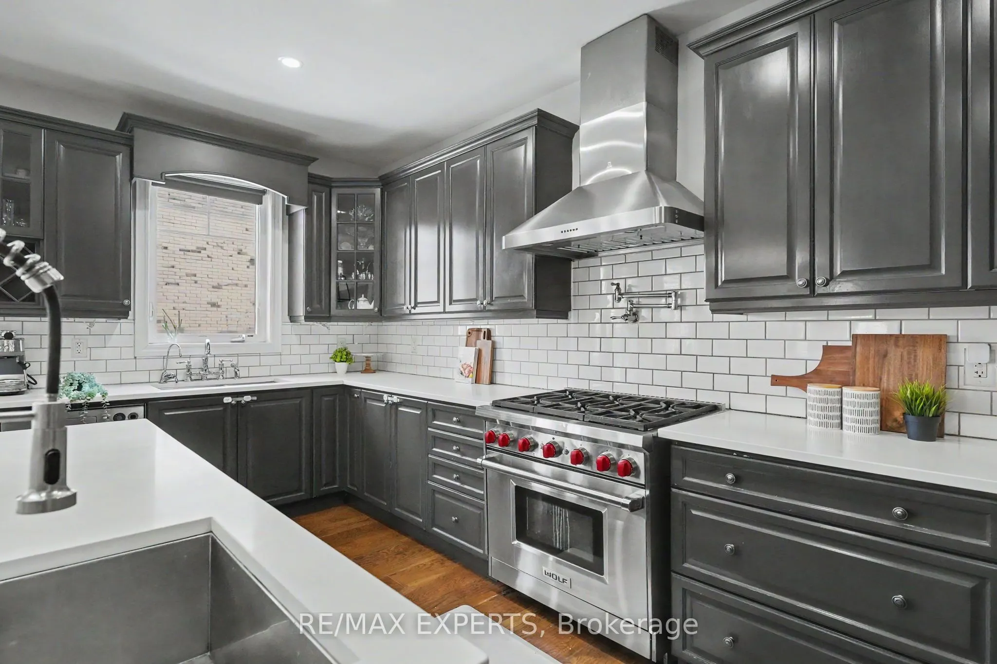 74 Dunrobin Crescent