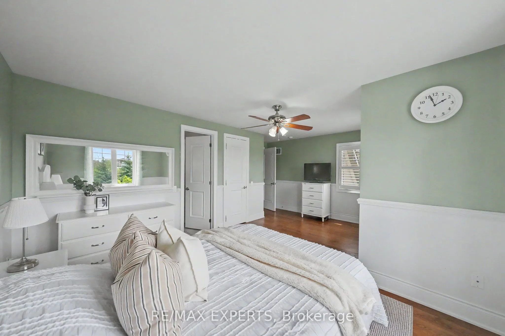 74 Dunrobin Crescent
