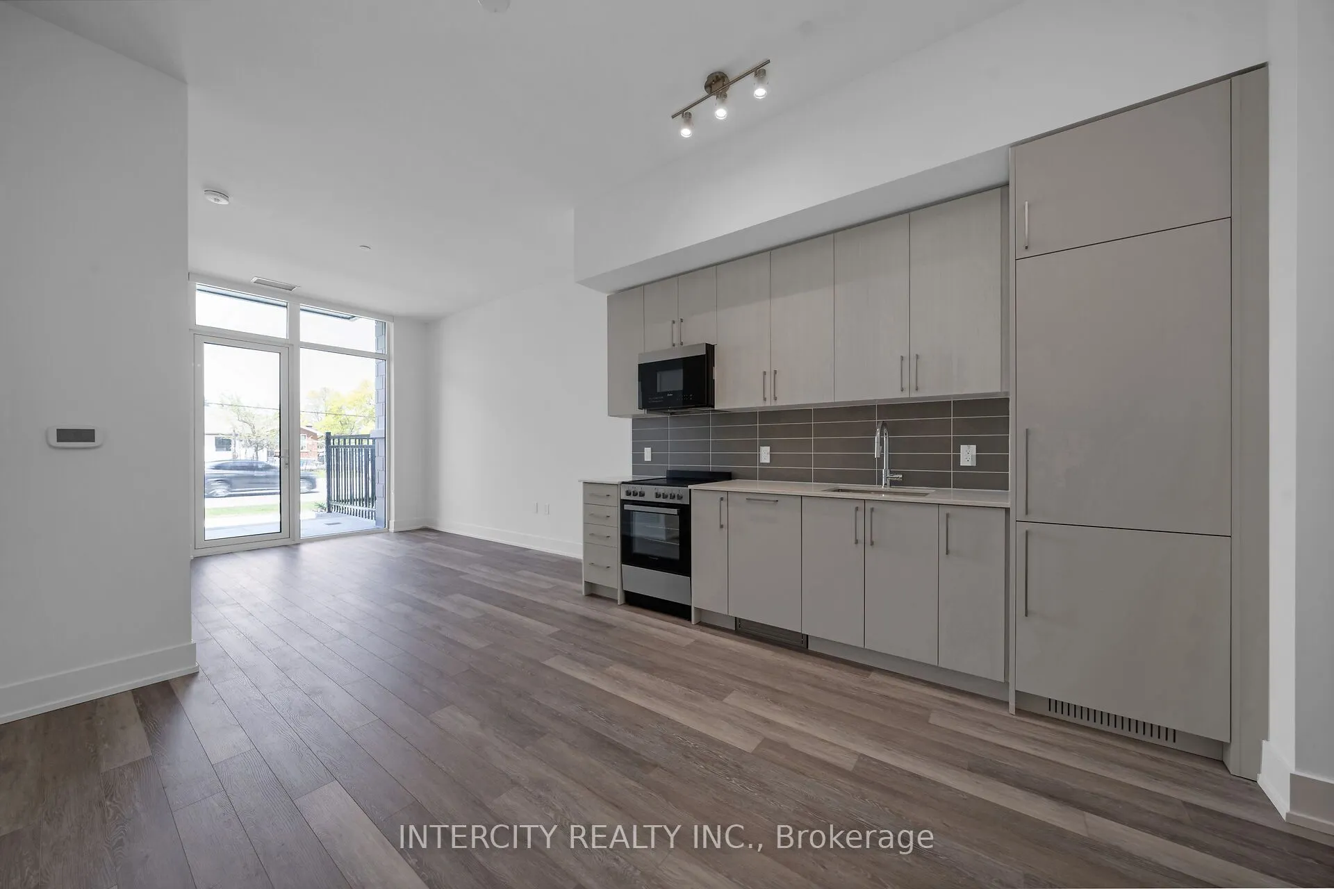 2075 King Road #128
