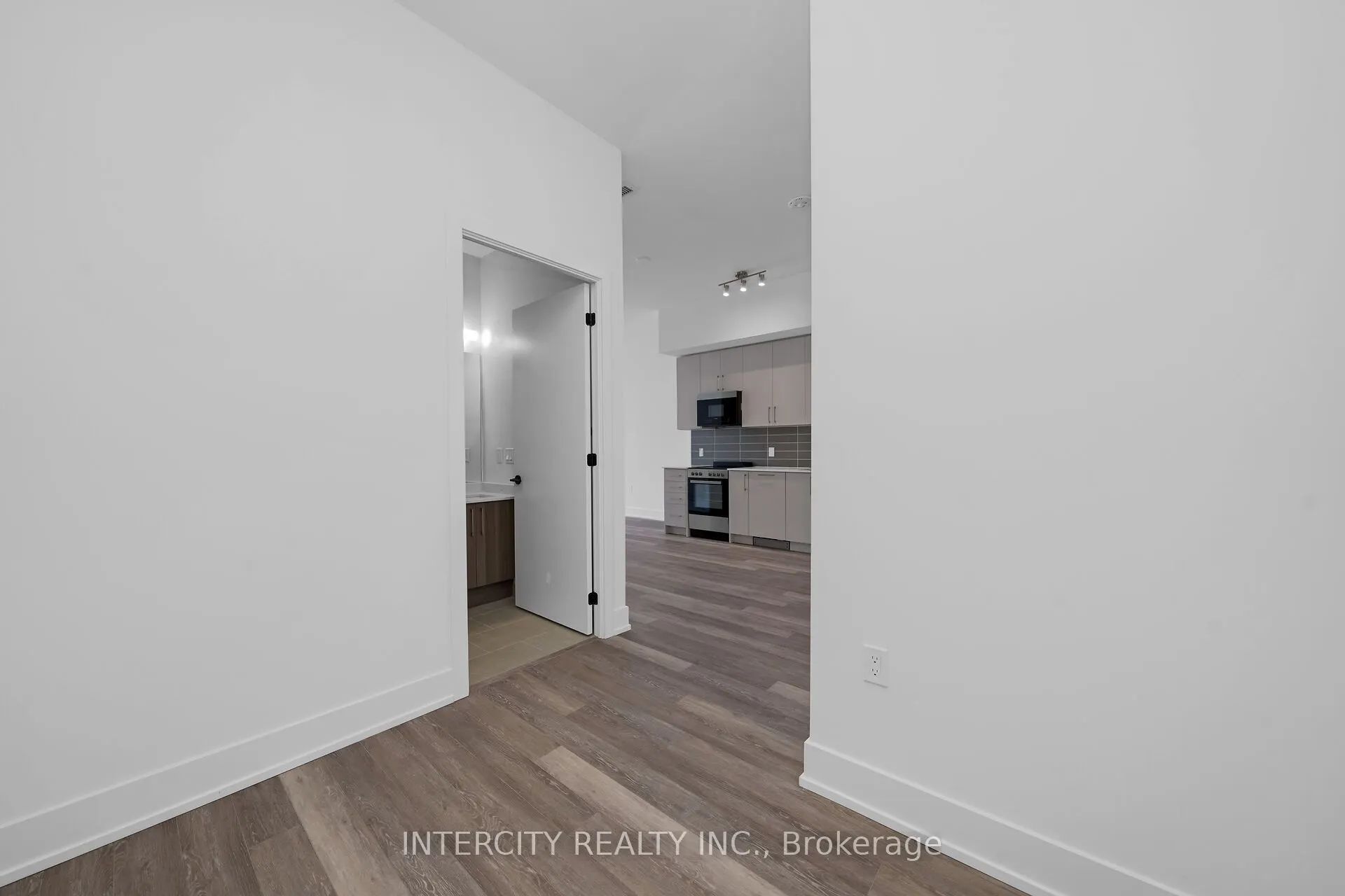 2075 King Road #128