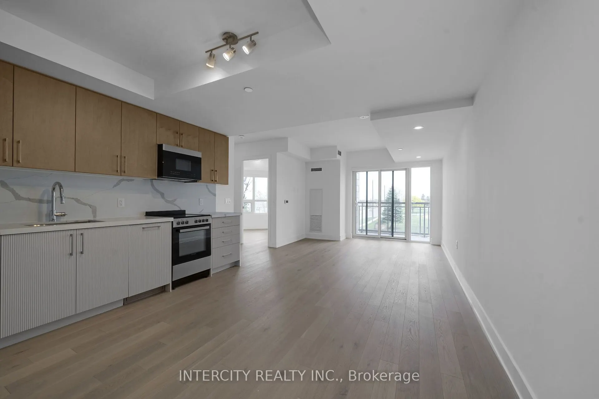 2075 King Road #240
