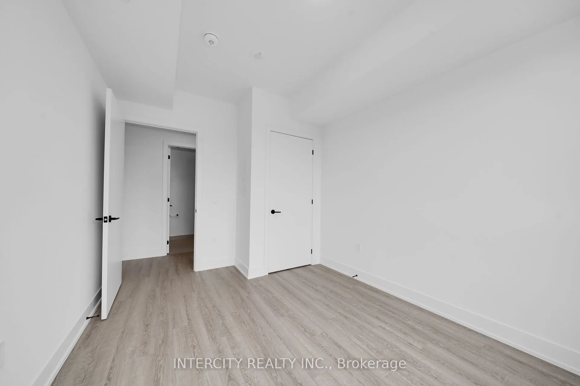 2075 King Road #333