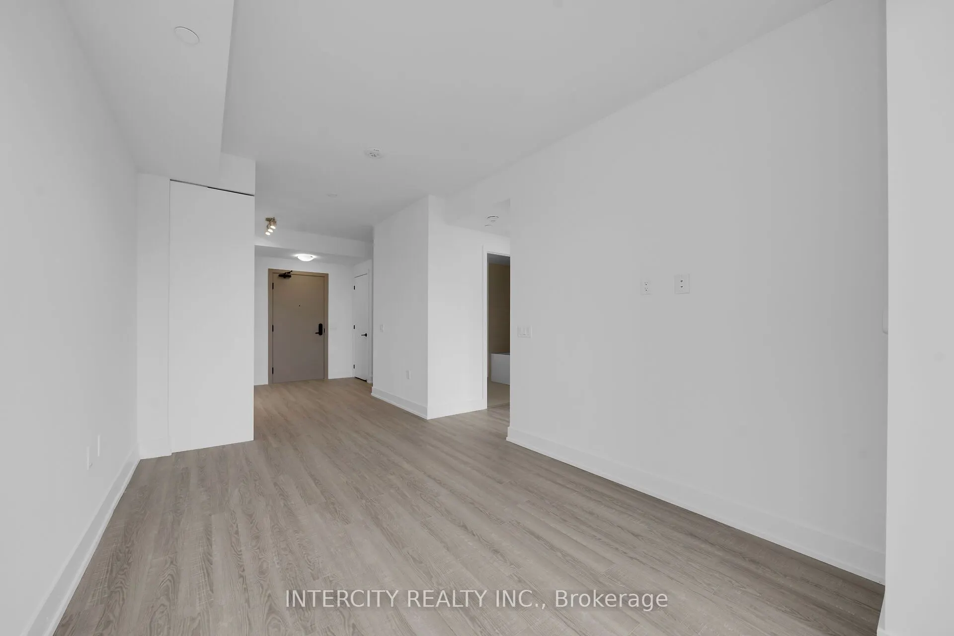 2075 King Road #333