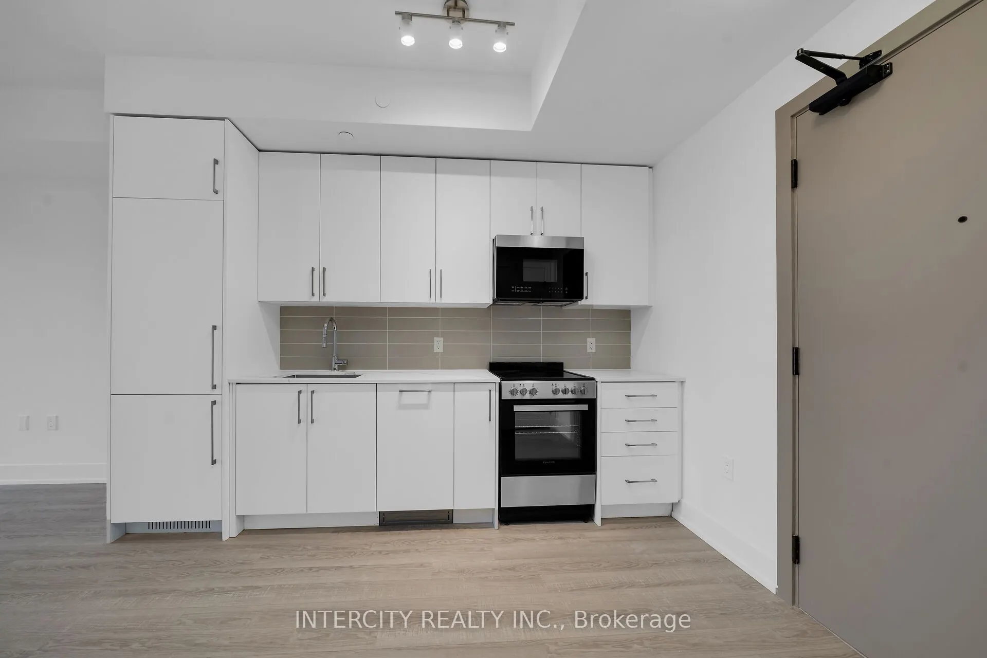 2075 King Road #333