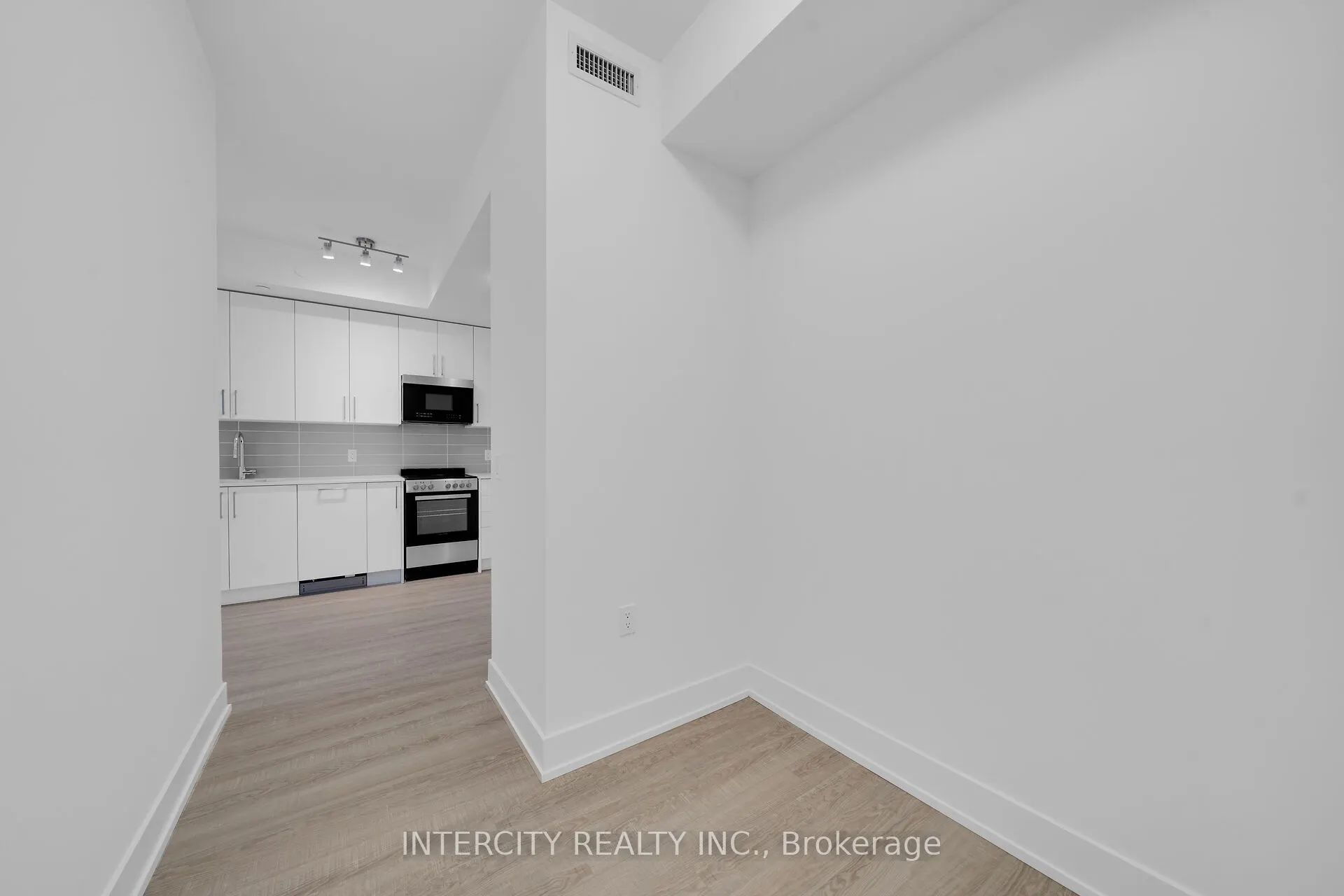 2075 King Road #333
