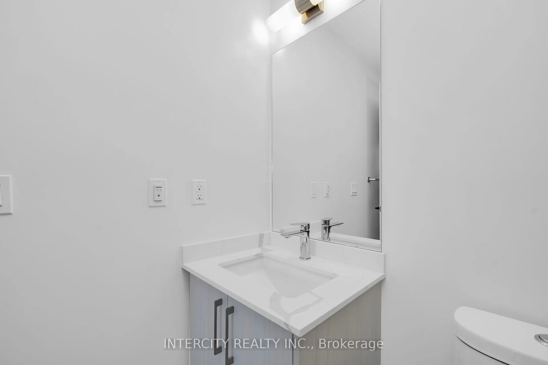 2075 King Road #326