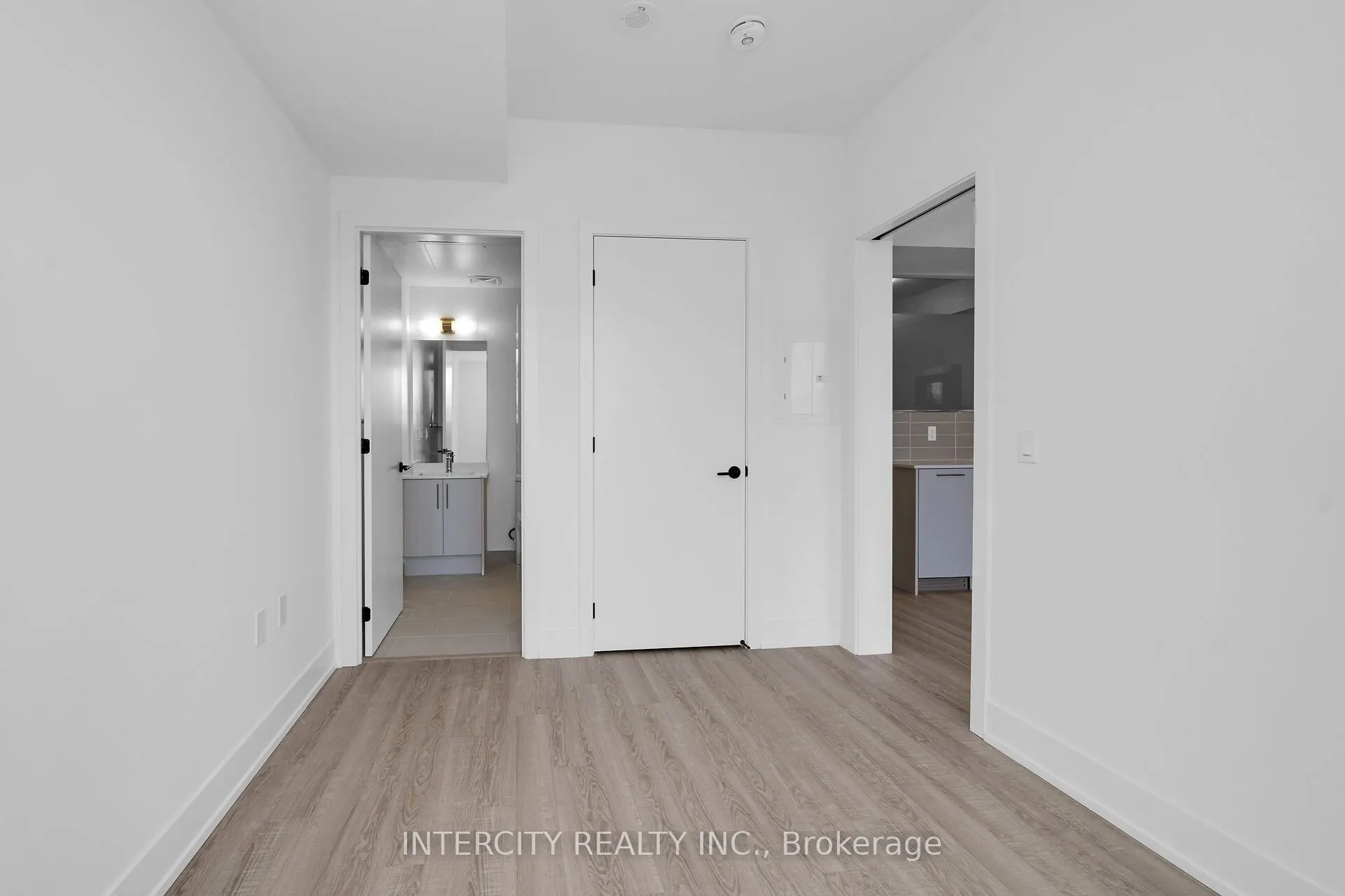 2075 King Road #326